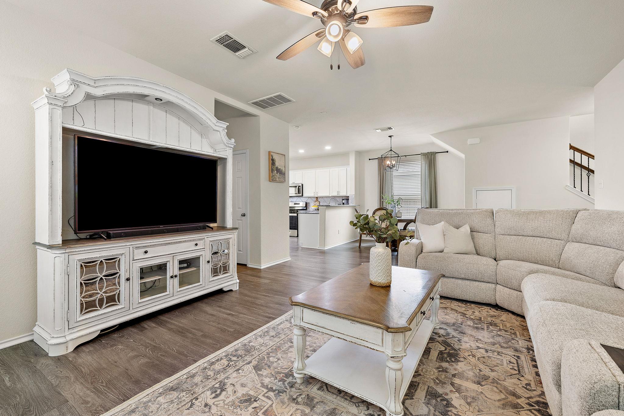 241 La Dera Dr, Liberty Hill, TX 78642