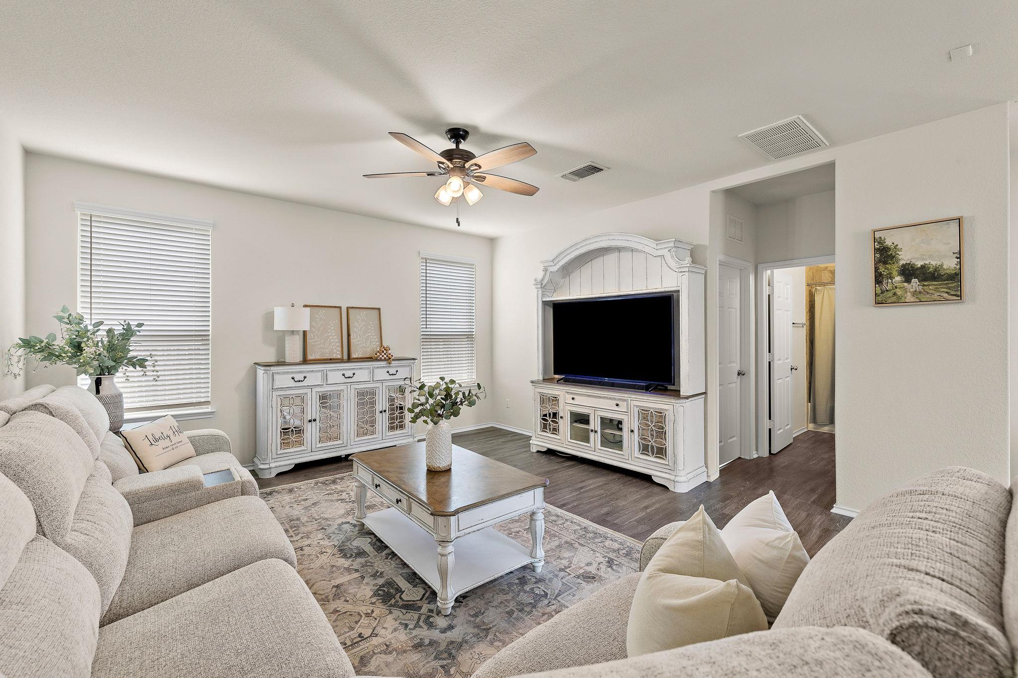 241 La Dera Dr, Liberty Hill, TX 78642