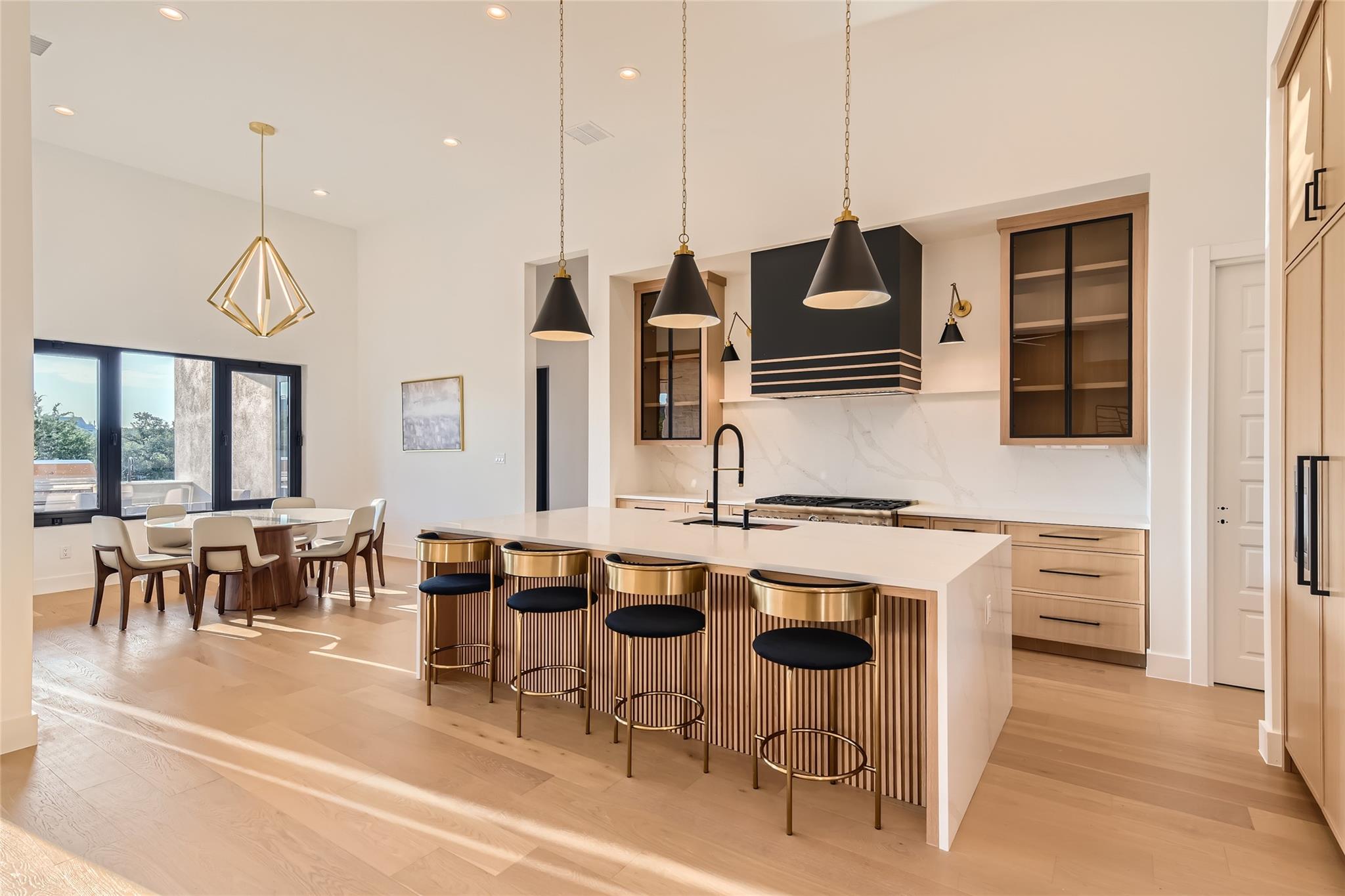 8701 Rollins Dr, Austin, TX 78738