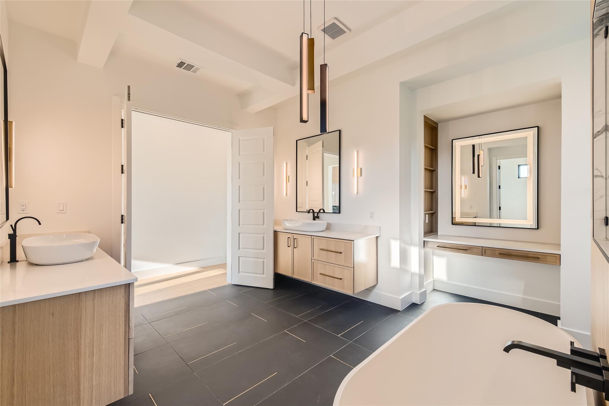 8701 Rollins Dr, Austin, TX 78738