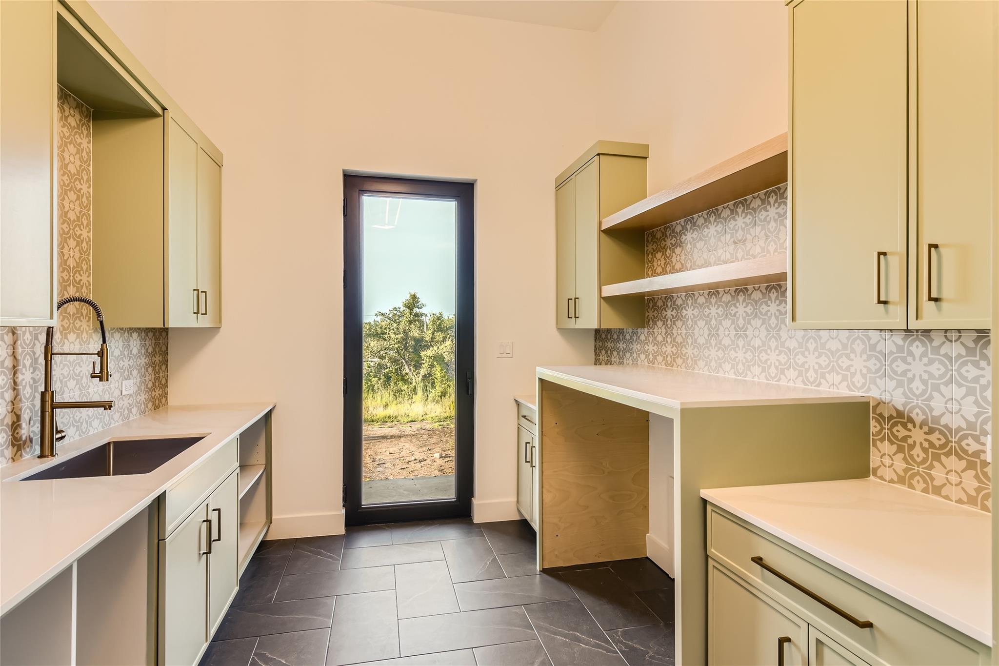 8701 Rollins Dr, Austin, TX 78738