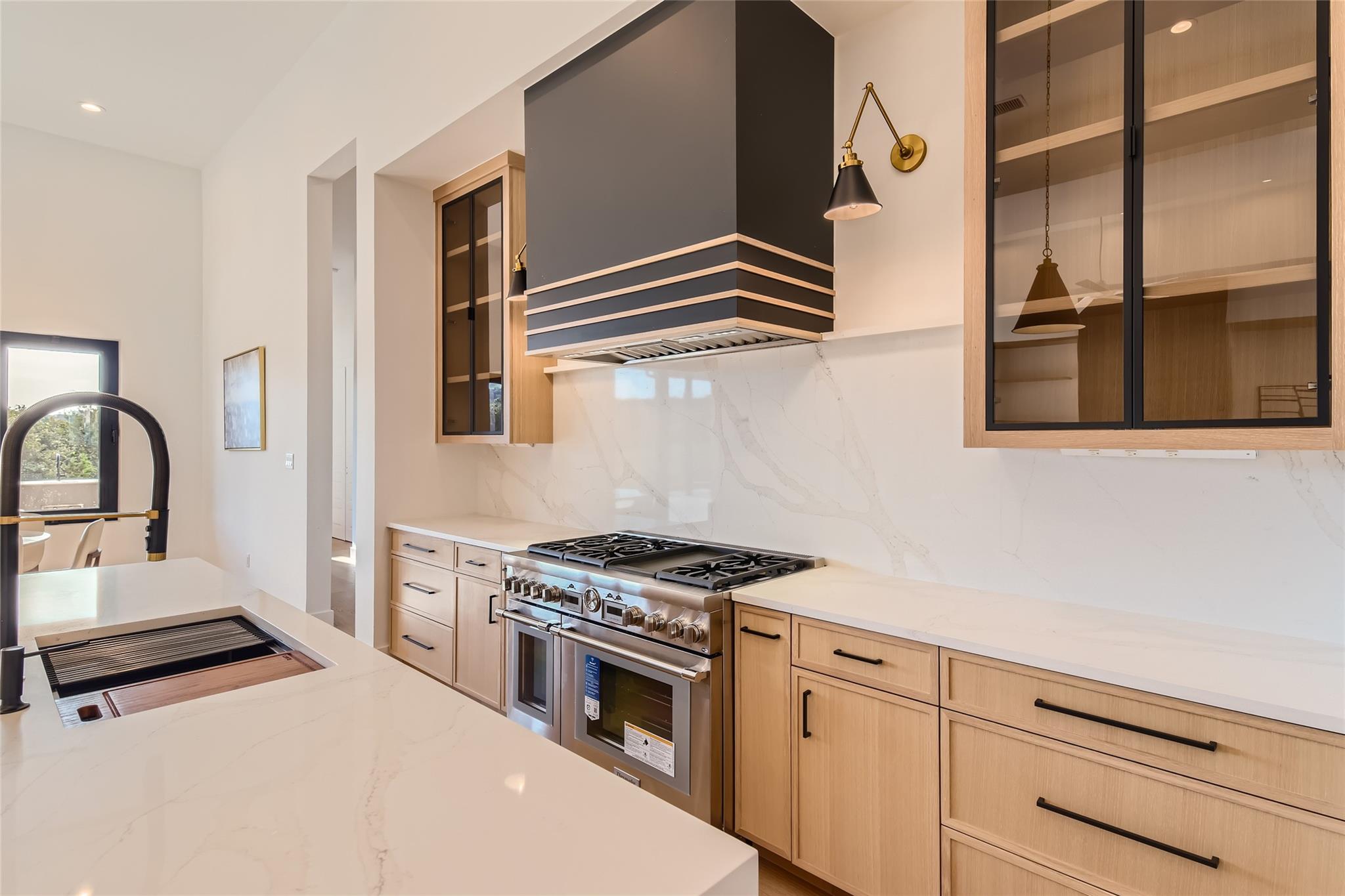 8701 Rollins Dr, Austin, TX 78738