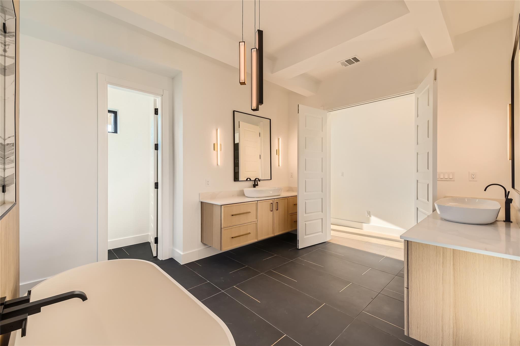 8701 Rollins Dr, Austin, TX 78738