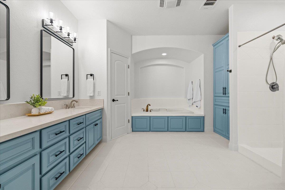 10621 W Cave Loop, Dripping Springs, TX 78620