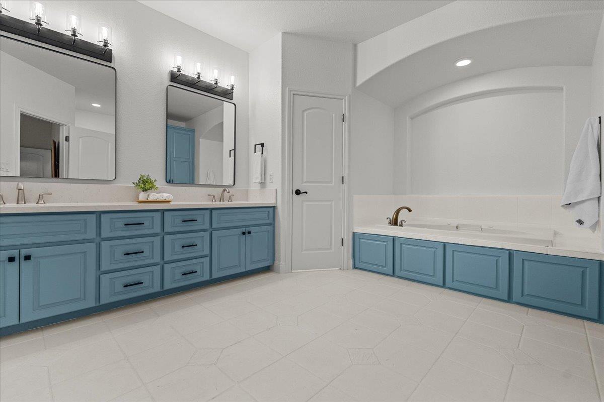 10621 W Cave Loop, Dripping Springs, TX 78620