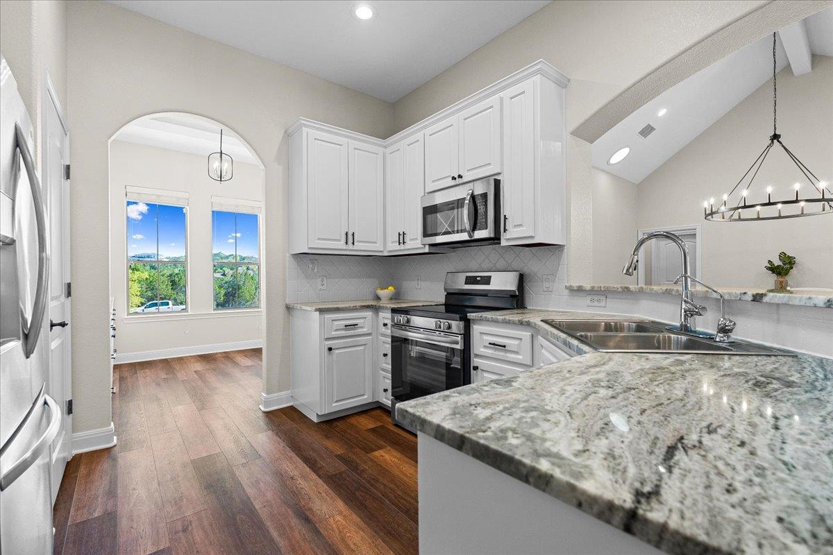 10621 W Cave Loop, Dripping Springs, TX 78620