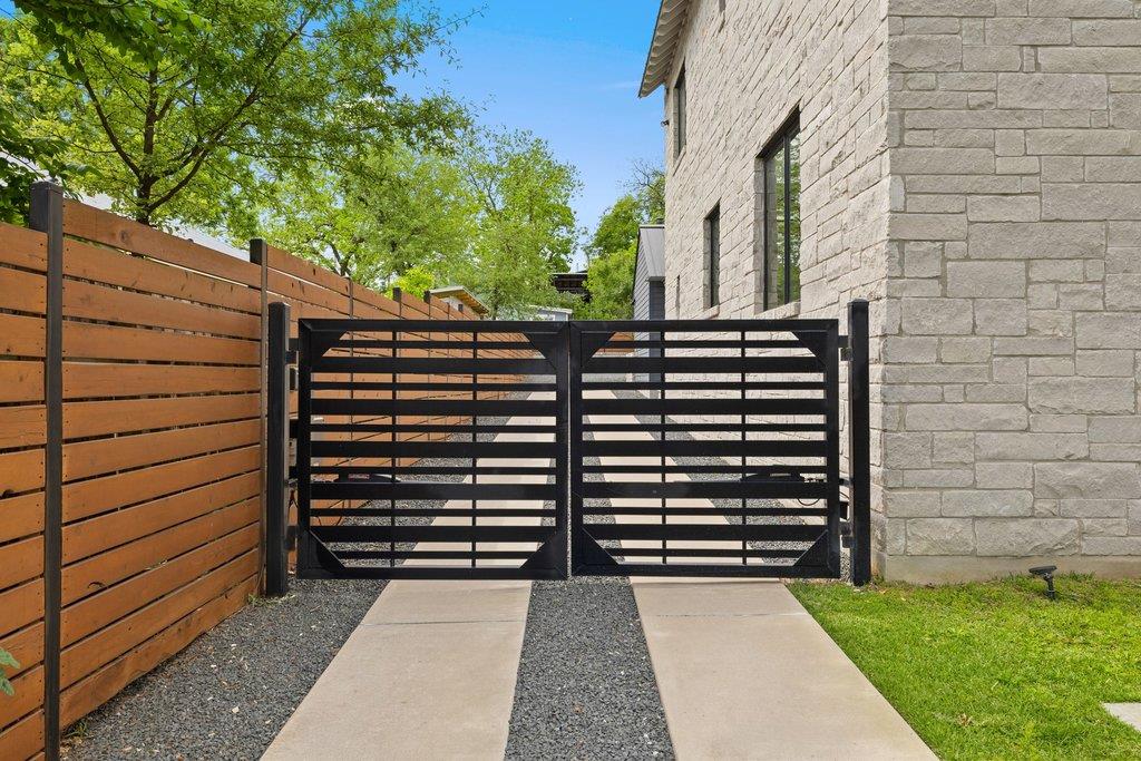 2116 Clifton St, Austin, TX 78704