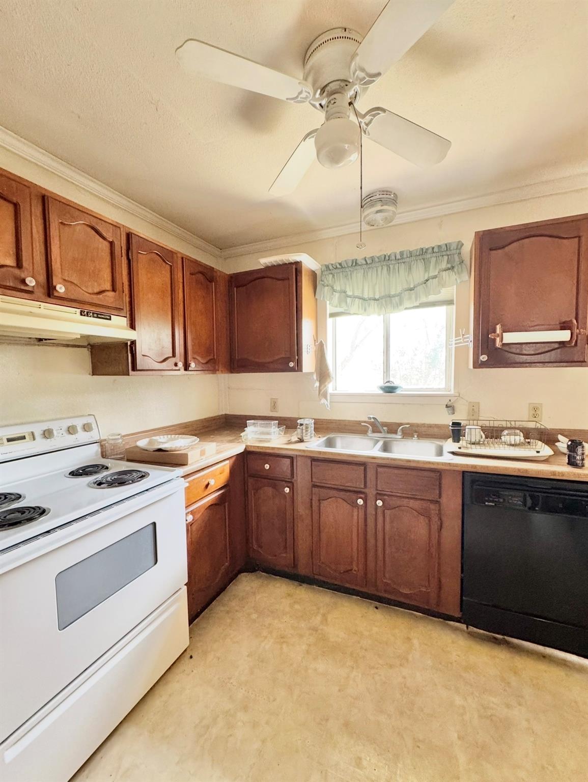 789 Upper Elgin River Rd, Elgin, TX 78621