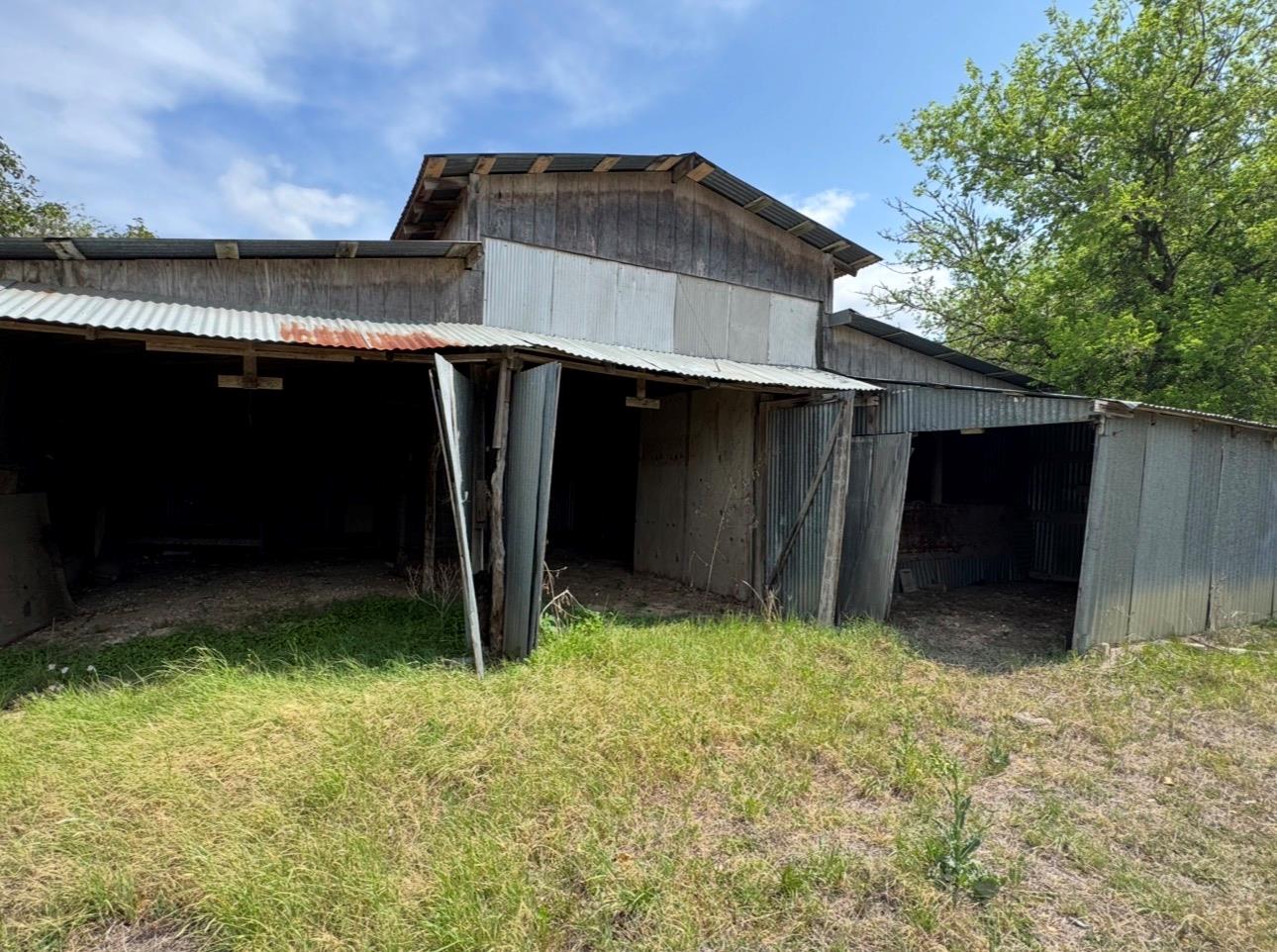 789 Upper Elgin River Rd, Elgin, TX 78621