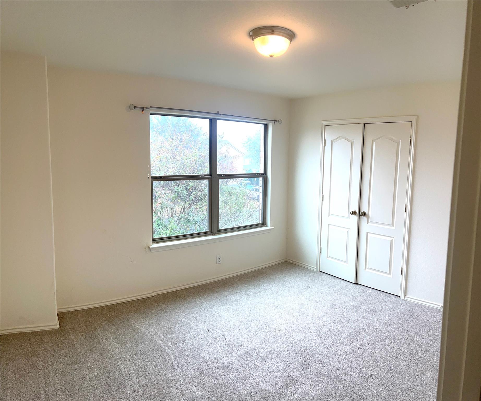 160 Mistletoe Ln, Kyle, TX 78640