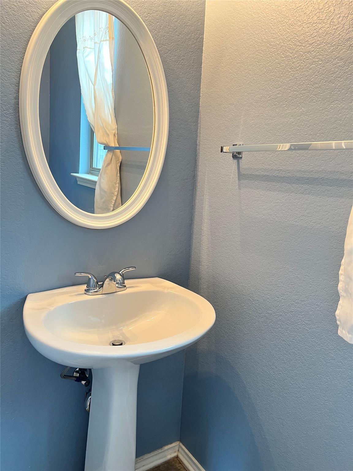 160 Mistletoe Ln, Kyle, TX 78640