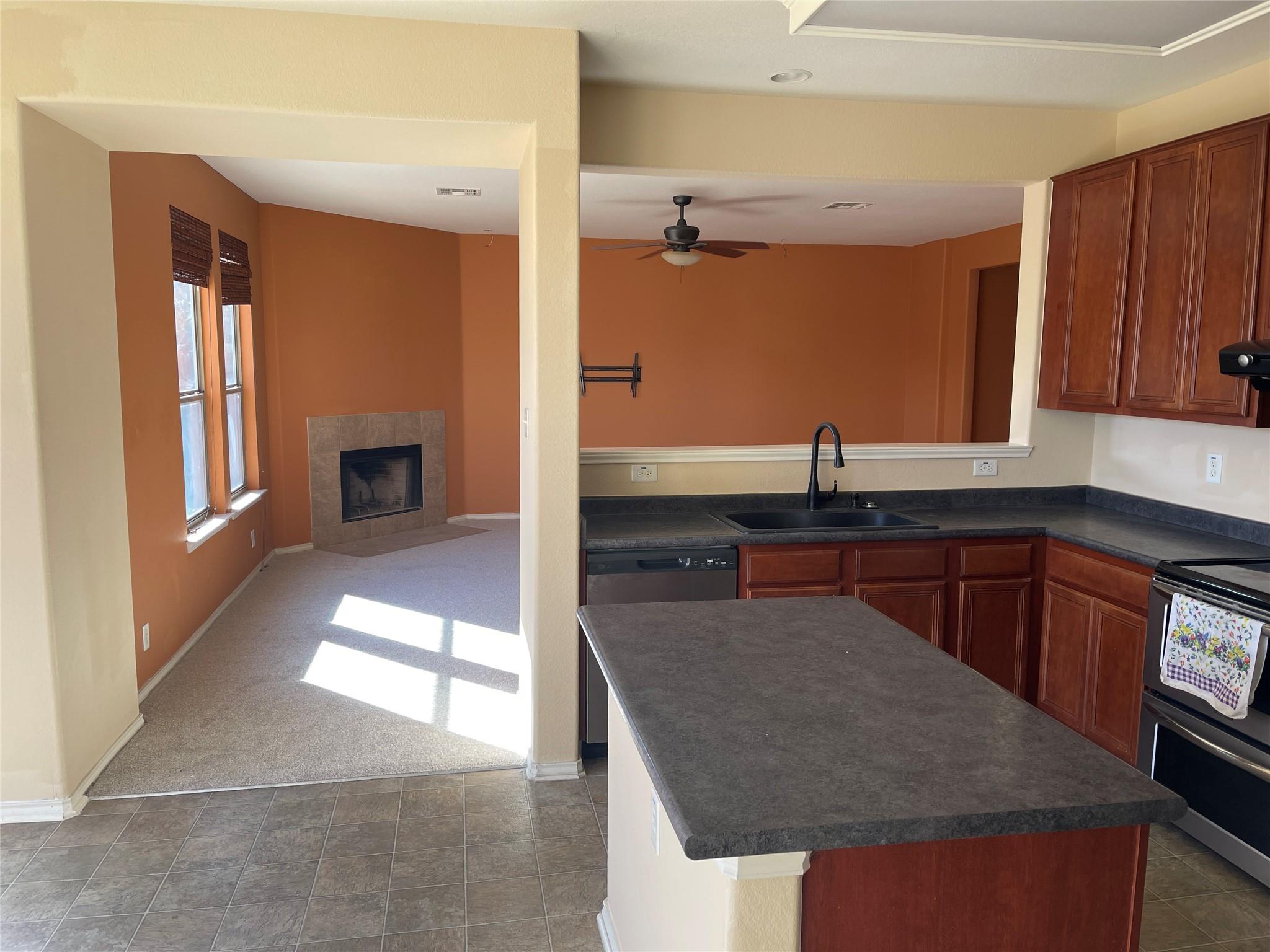 160 Mistletoe Ln, Kyle, TX 78640