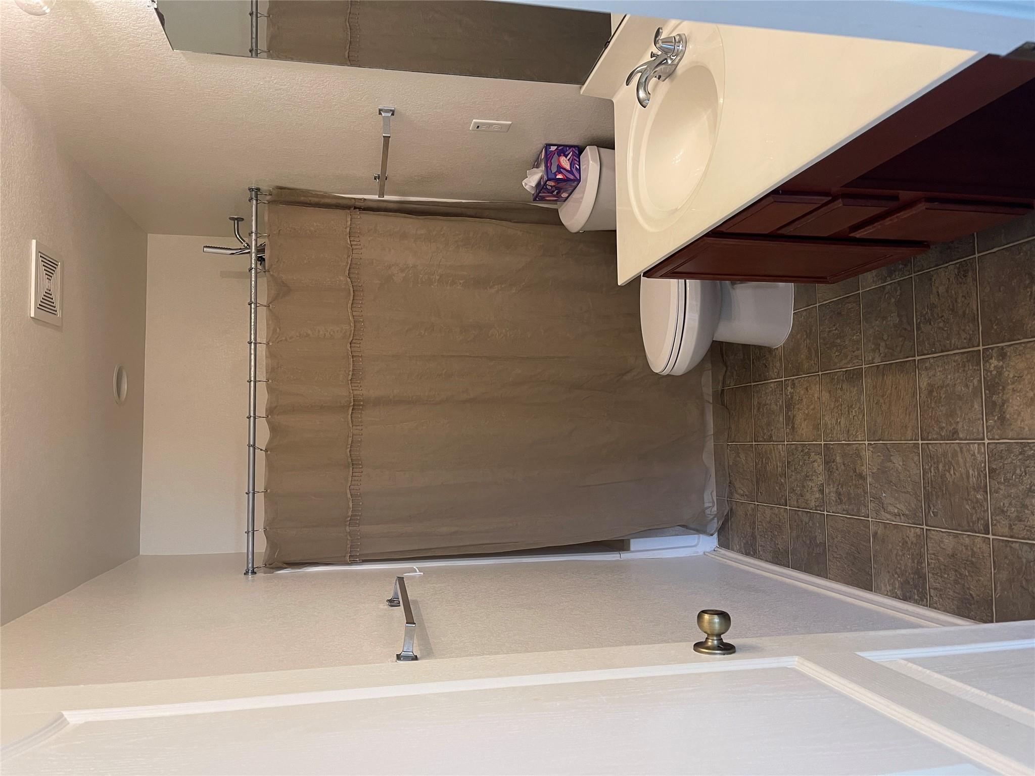 160 Mistletoe Ln, Kyle, TX 78640