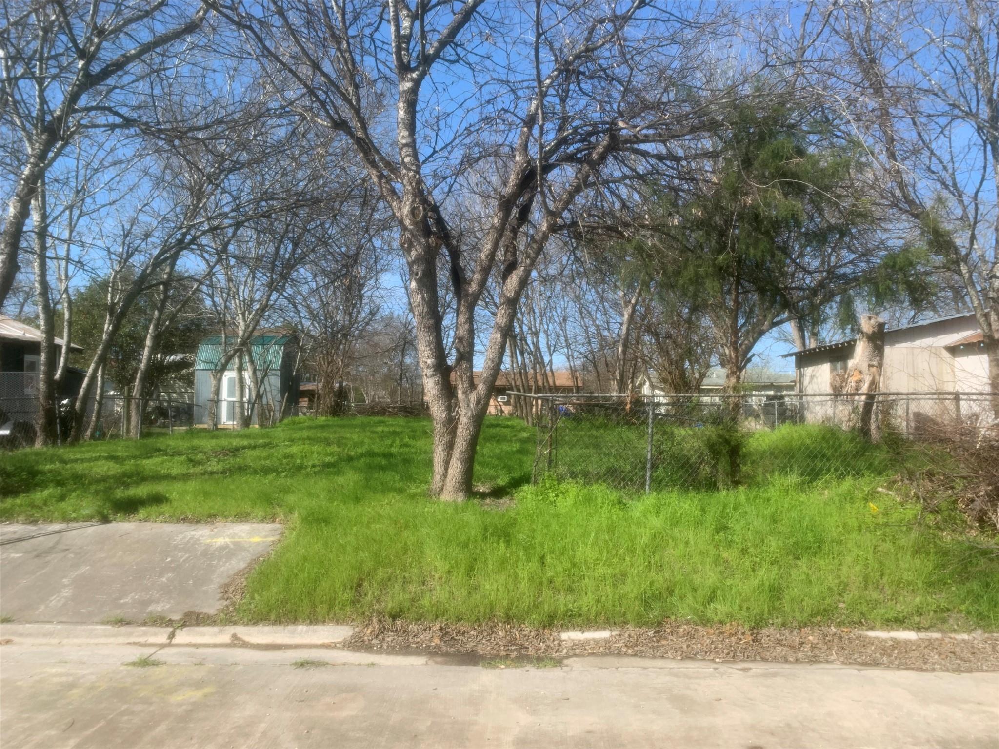 1622 Starcke St, Seguin, TX 78155