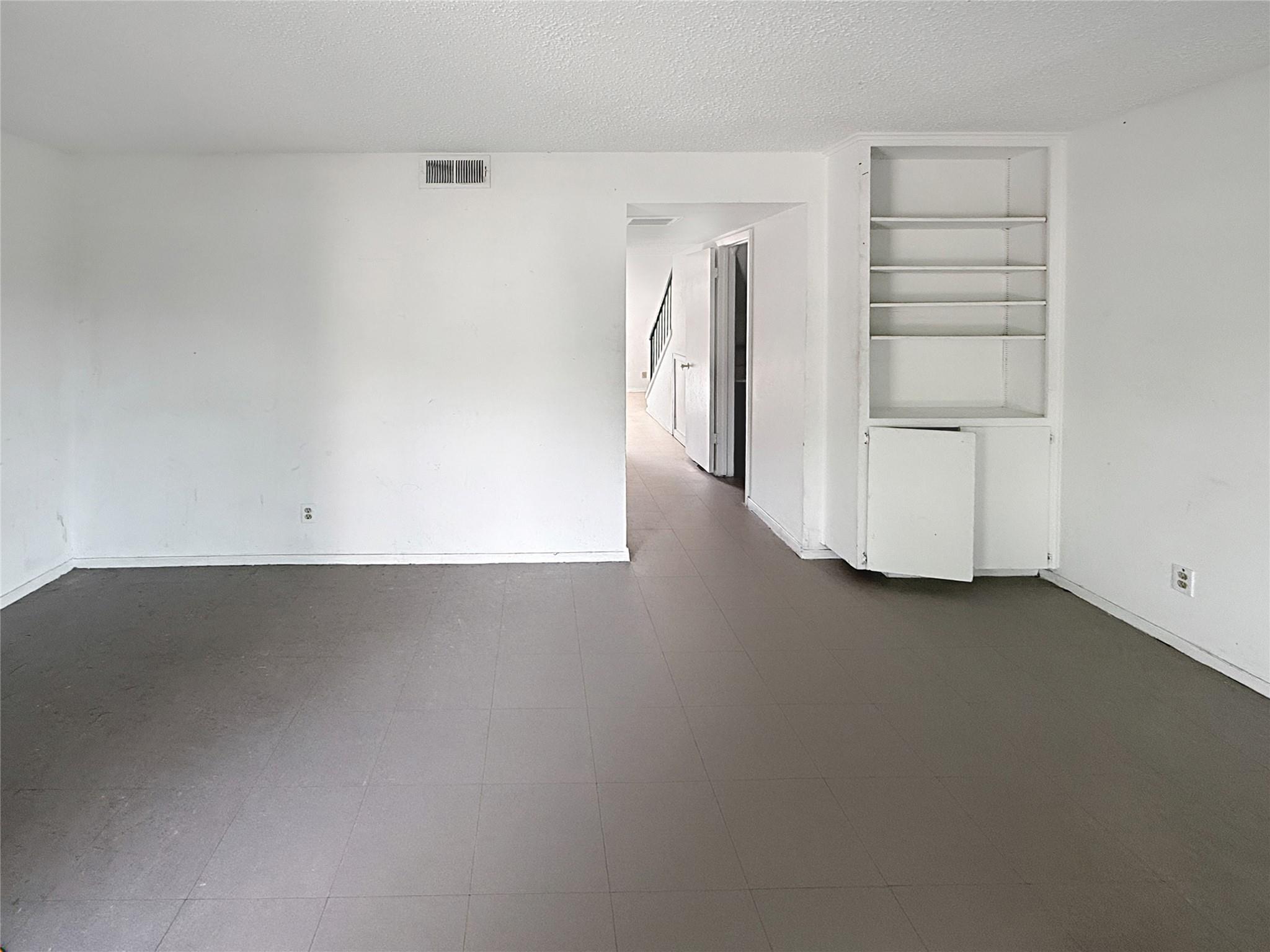 8611 Putnam Dr # 101, Austin, TX 78757