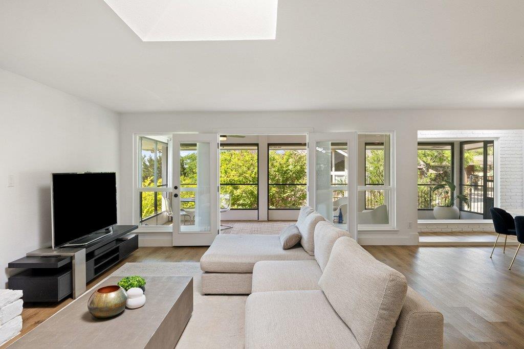 911 Electra, Lakeway, TX 78734