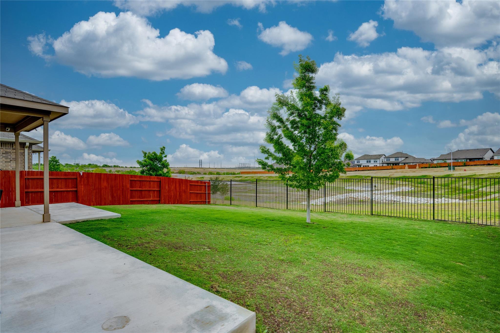 160 Sweetleaf Dr, Buda, TX 78610