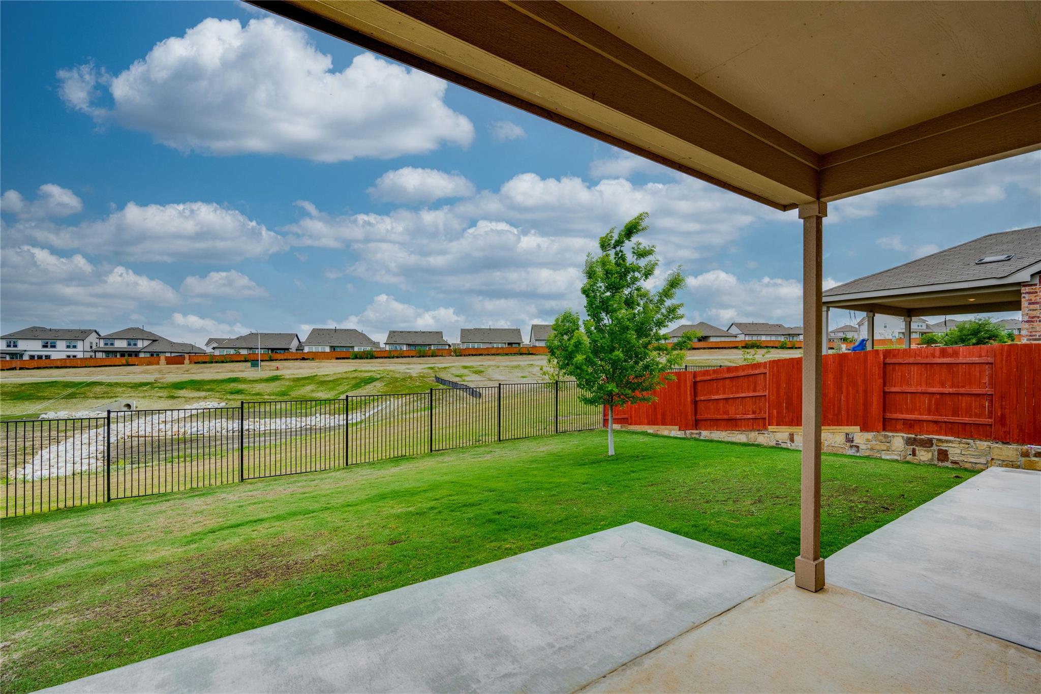 160 Sweetleaf Dr, Buda, TX 78610