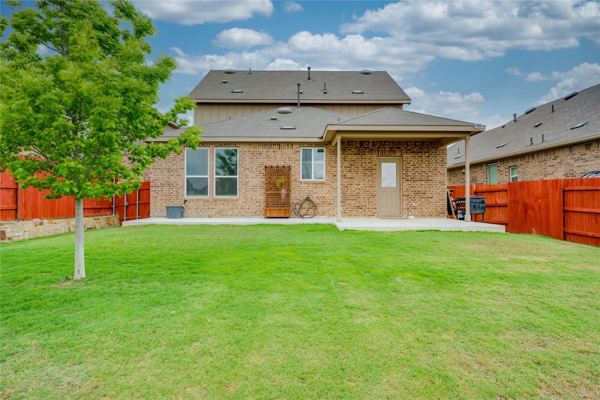 160 Sweetleaf Dr, Buda, TX 78610