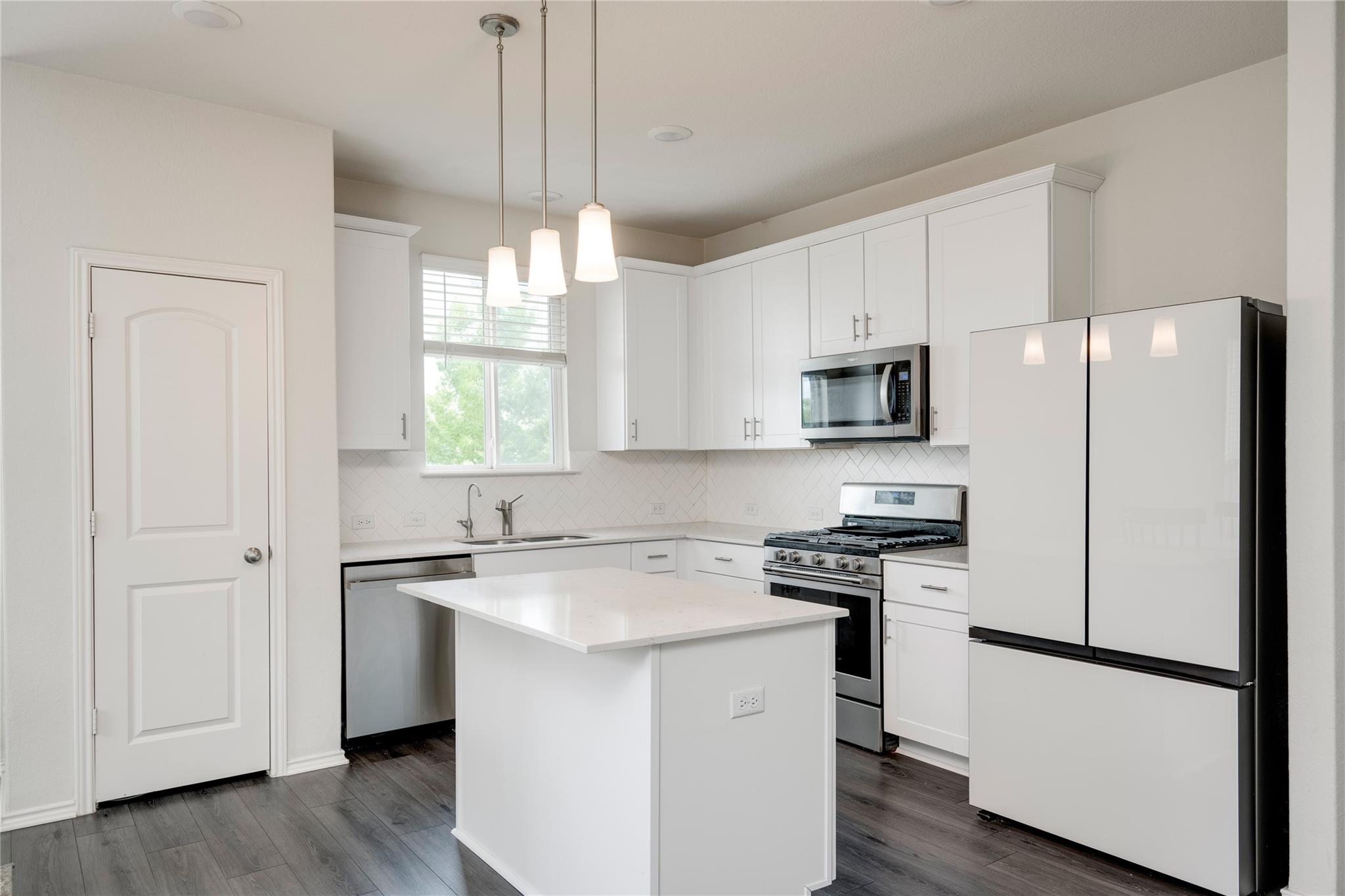 160 Sweetleaf Dr, Buda, TX 78610