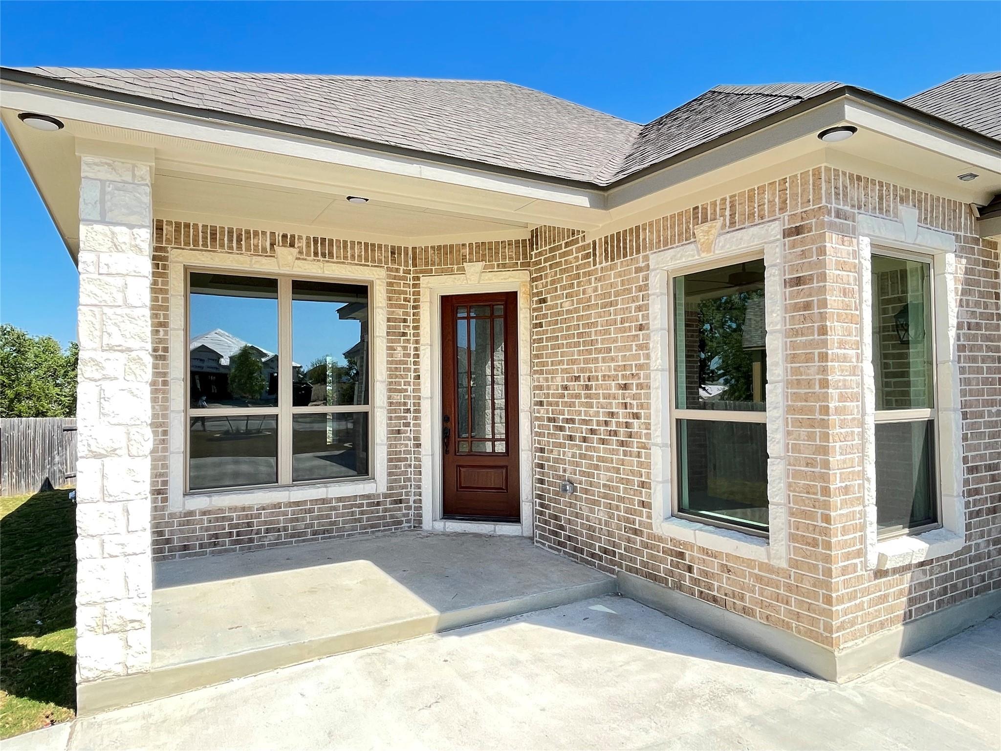 104 Creek Point Dr, Georgetown, TX 78628