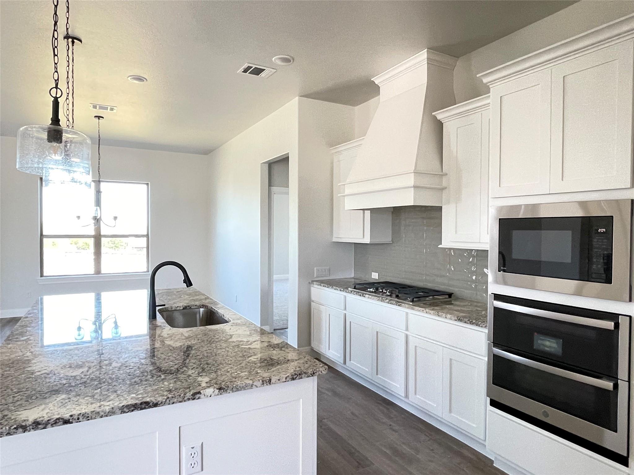 104 Creek Point Dr, Georgetown, TX 78628