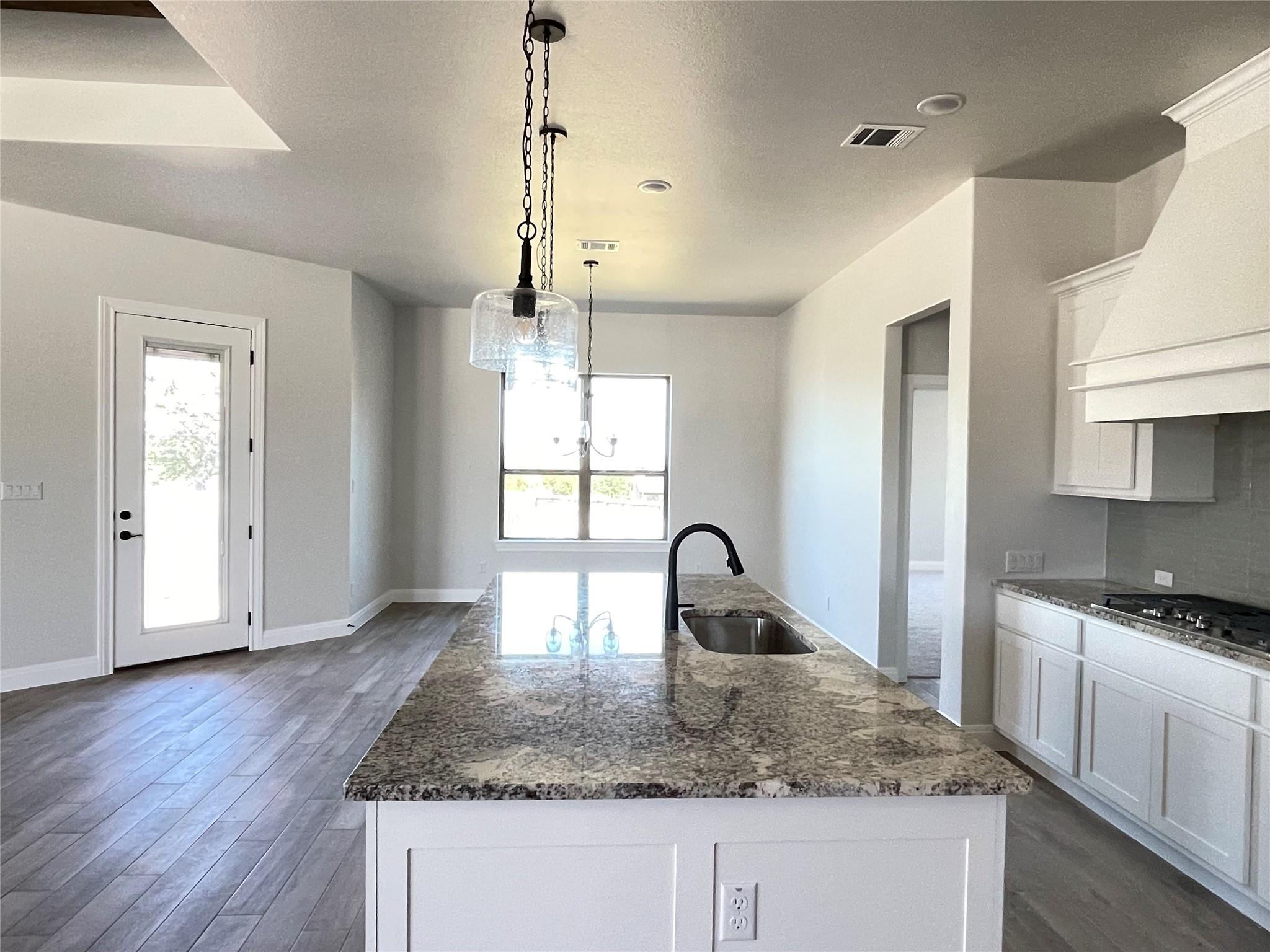 104 Creek Point Dr, Georgetown, TX 78628