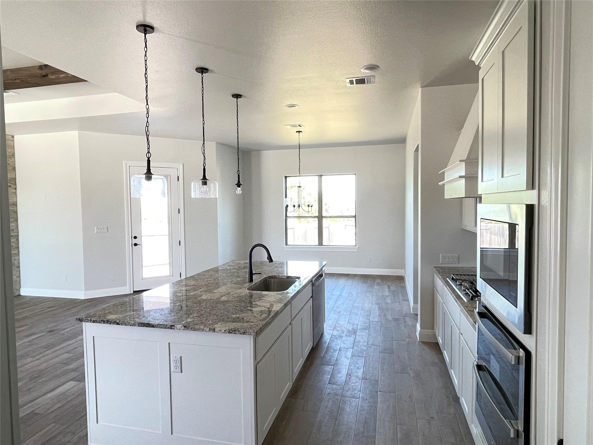 104 Creek Point Dr, Georgetown, TX 78628