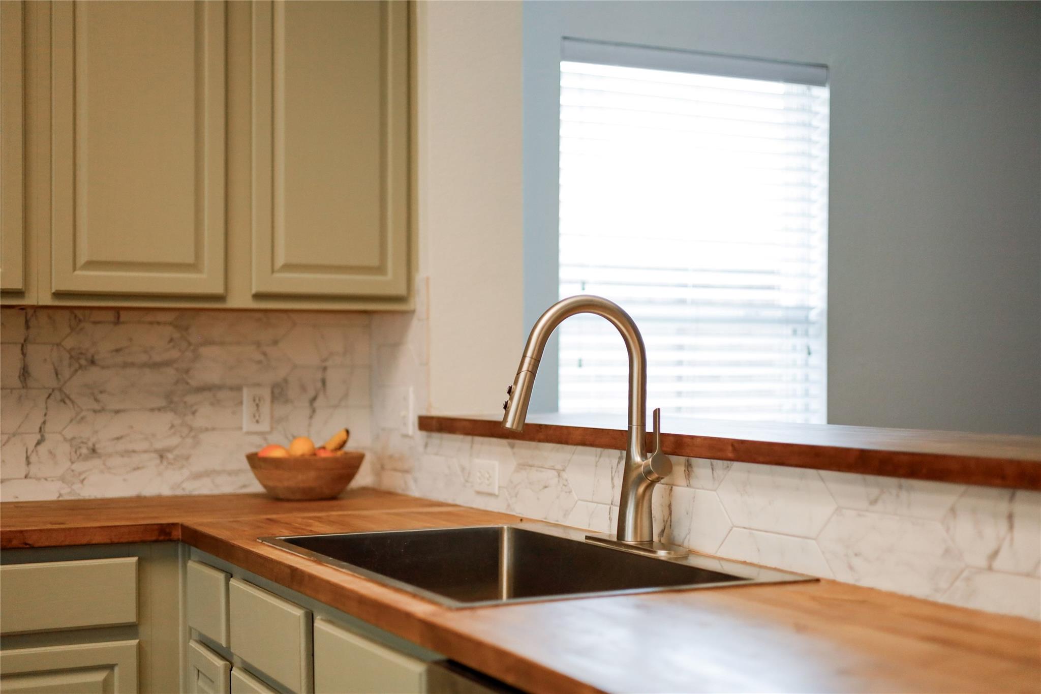 1903 Mir Woods Dr, Leander, TX 78641