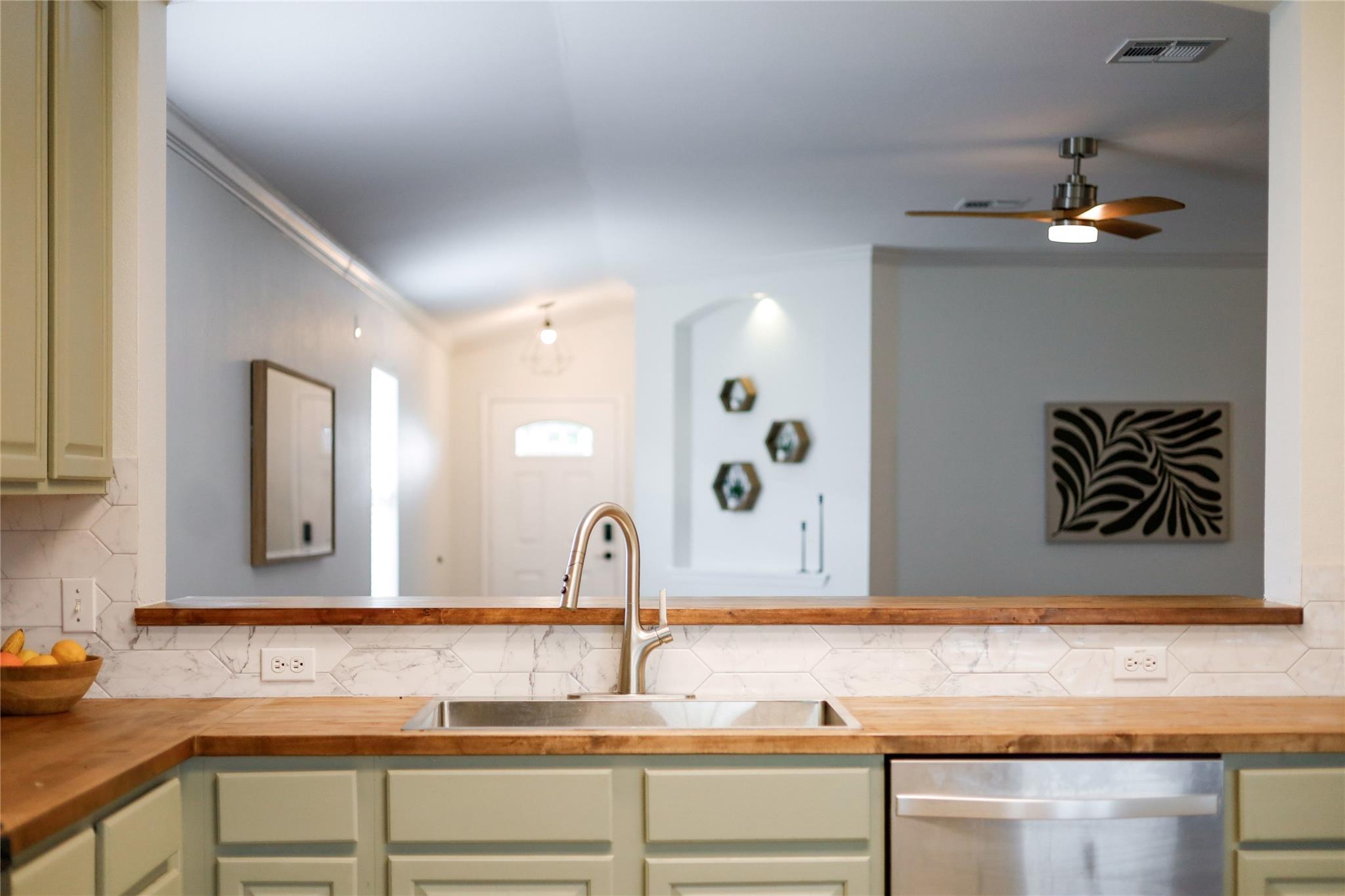 1903 Mir Woods Dr, Leander, TX 78641