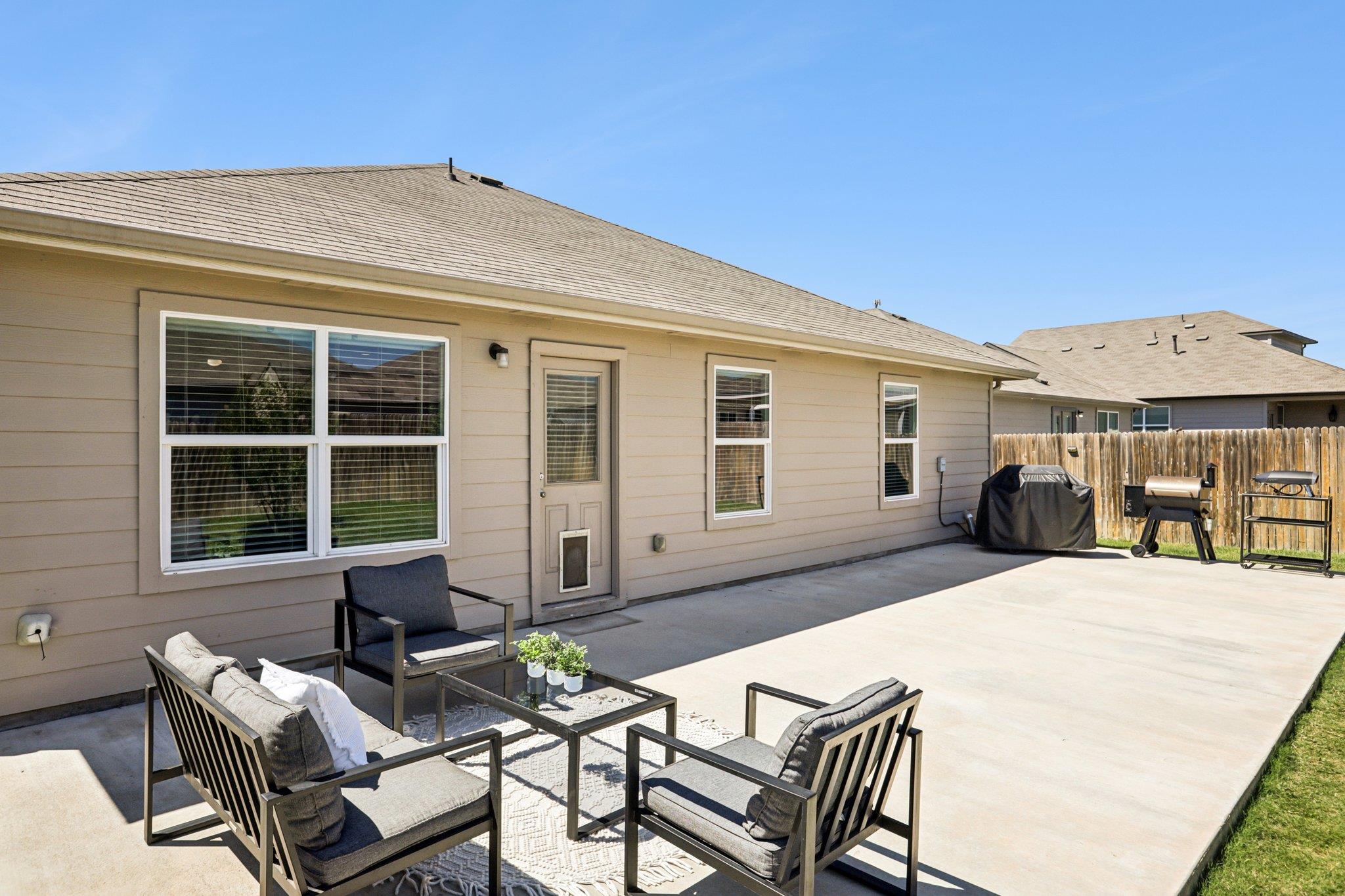 102 Harlan Dr, Hutto, TX 78634