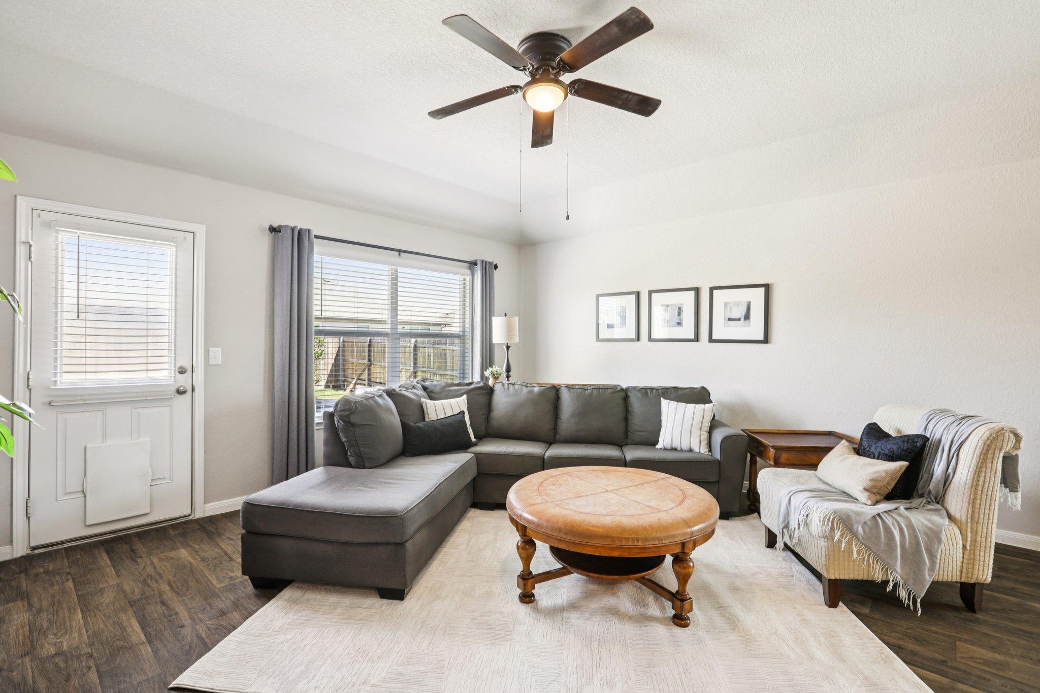 102 Harlan Dr, Hutto, TX 78634