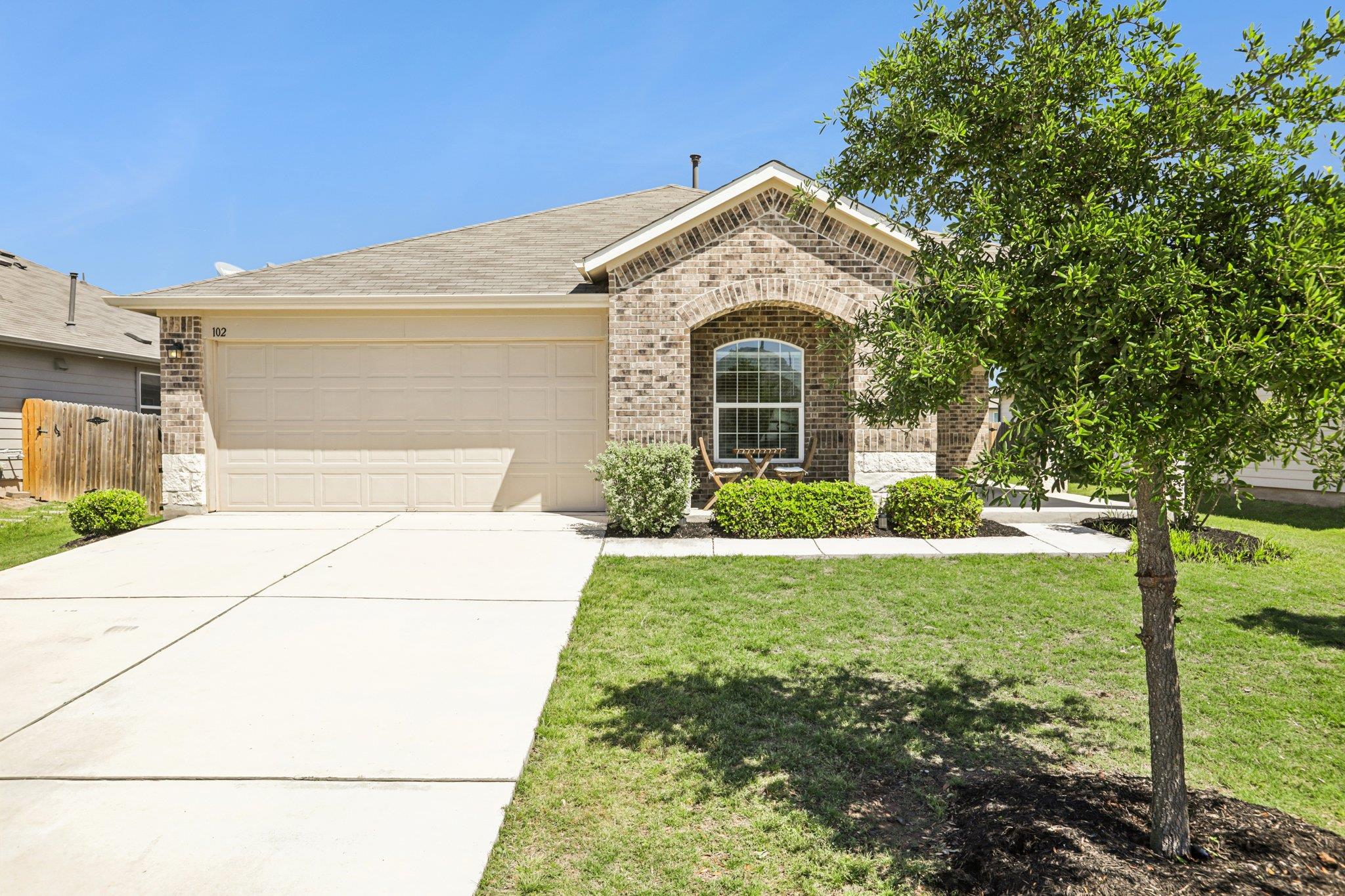 102 Harlan Dr, Hutto, TX 78634