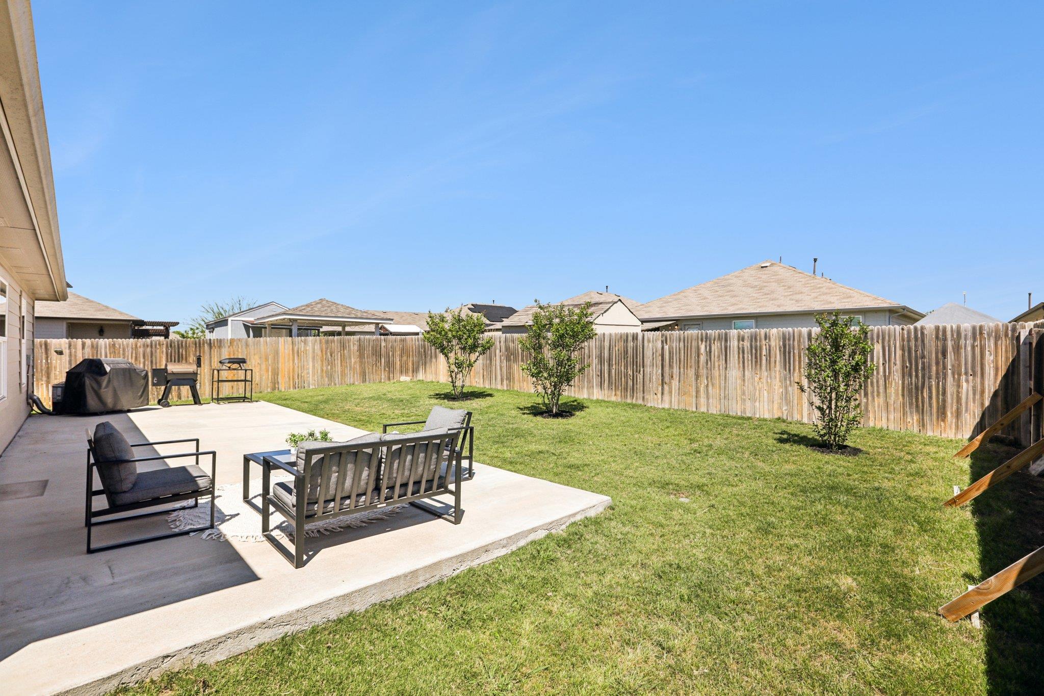 102 Harlan Dr, Hutto, TX 78634