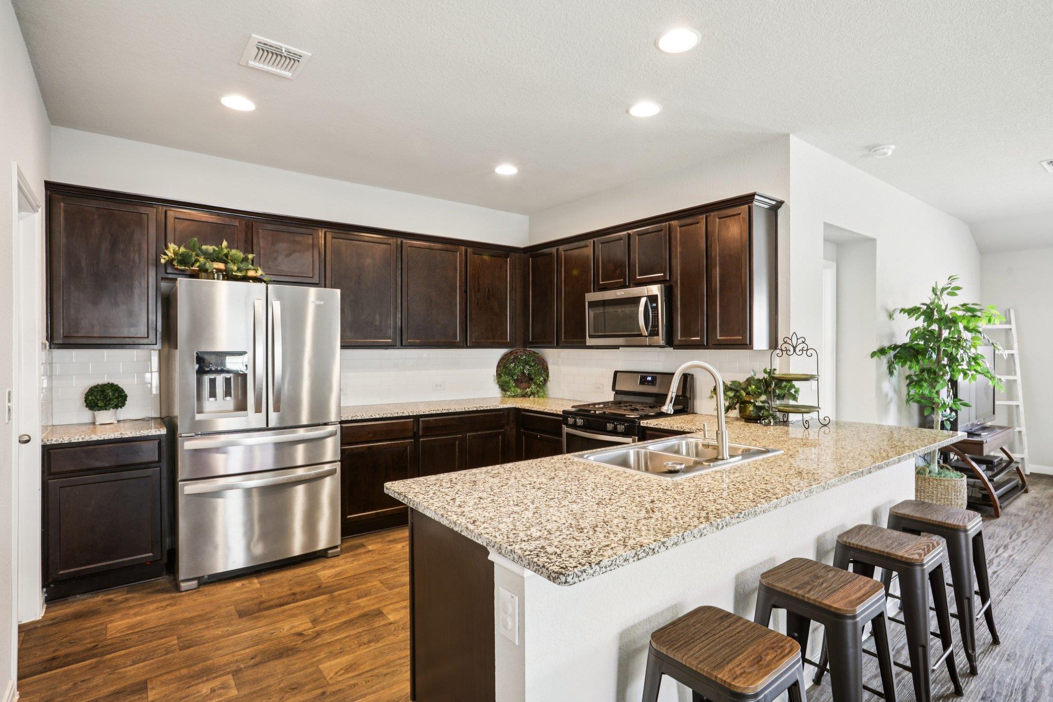 102 Harlan Dr, Hutto, TX 78634