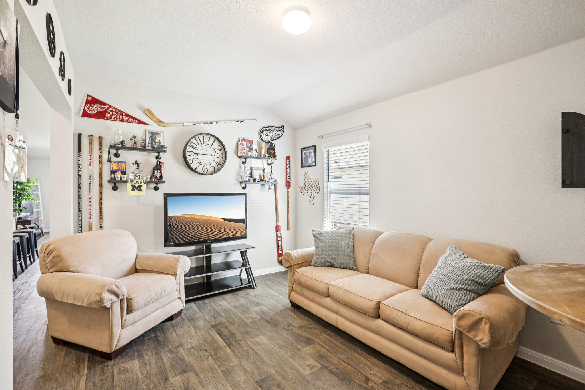 102 Harlan Dr, Hutto, TX 78634