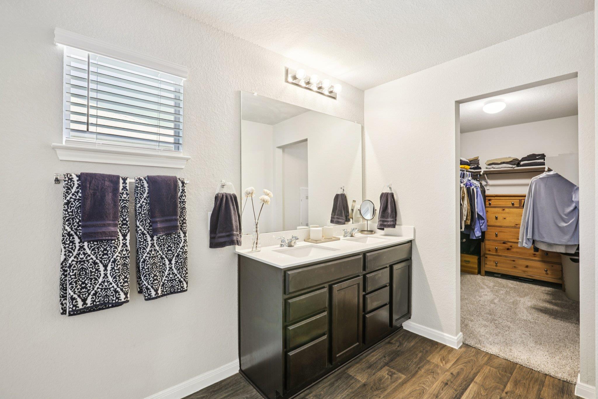 102 Harlan Dr, Hutto, TX 78634