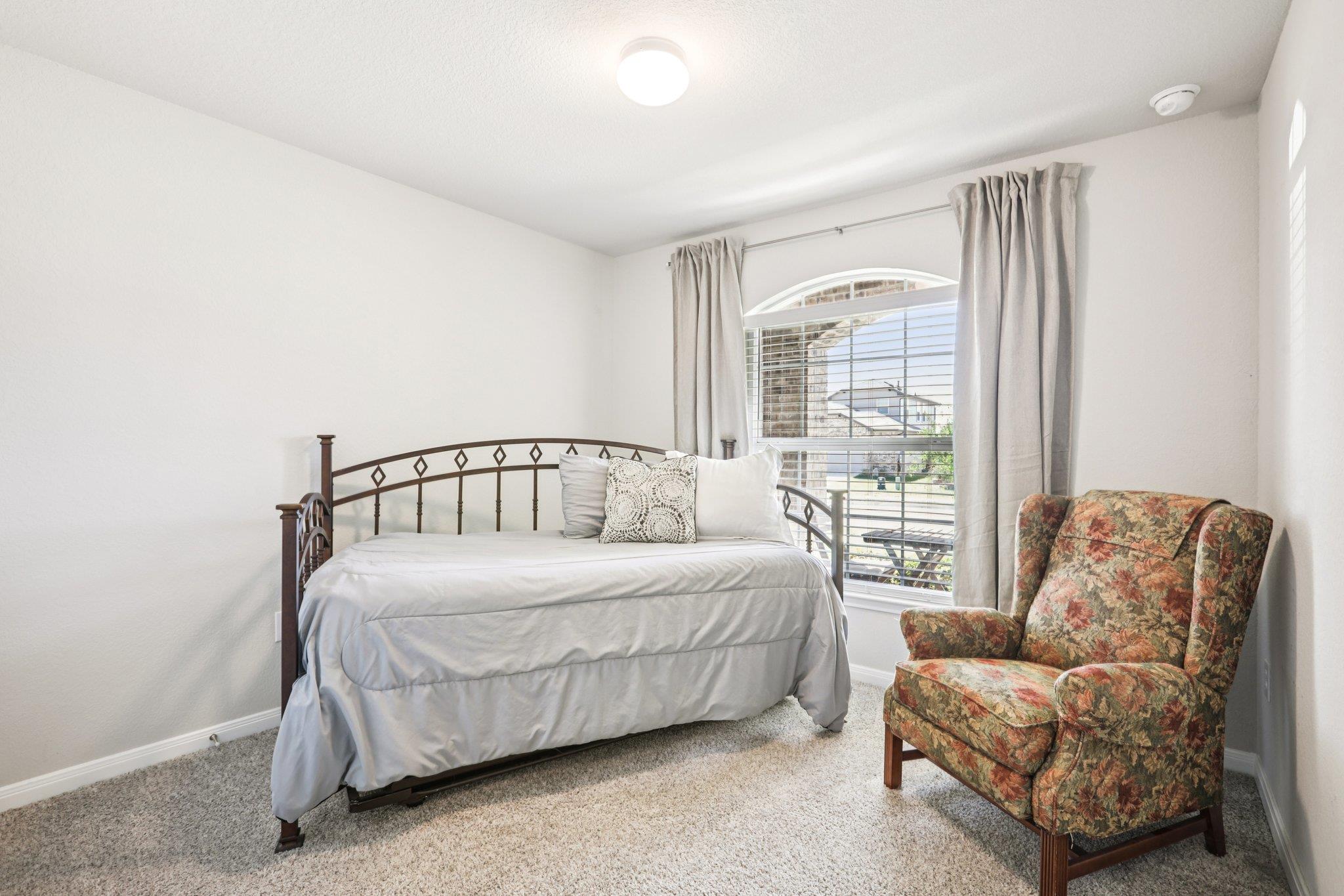 102 Harlan Dr, Hutto, TX 78634