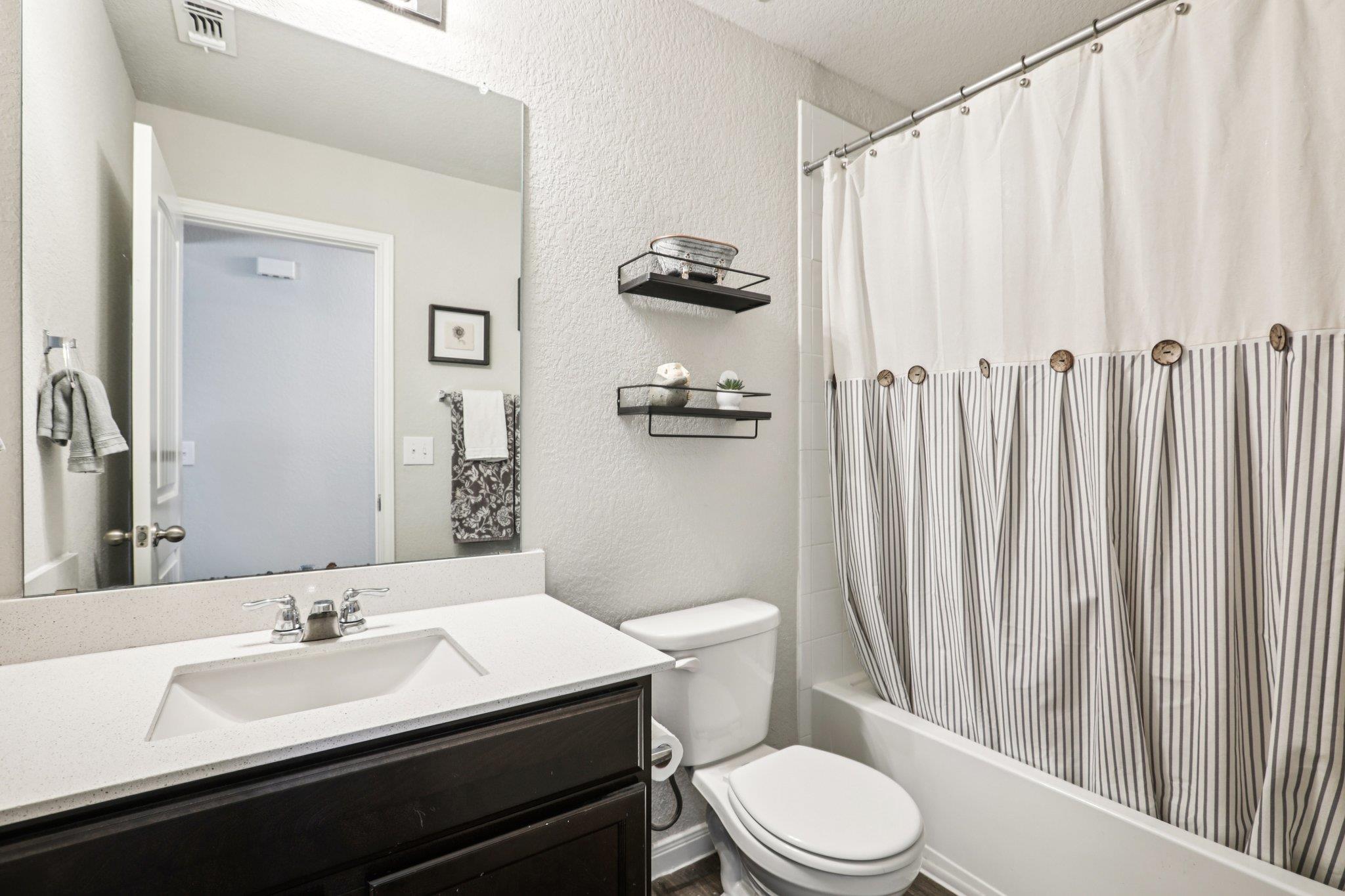 102 Harlan Dr, Hutto, TX 78634