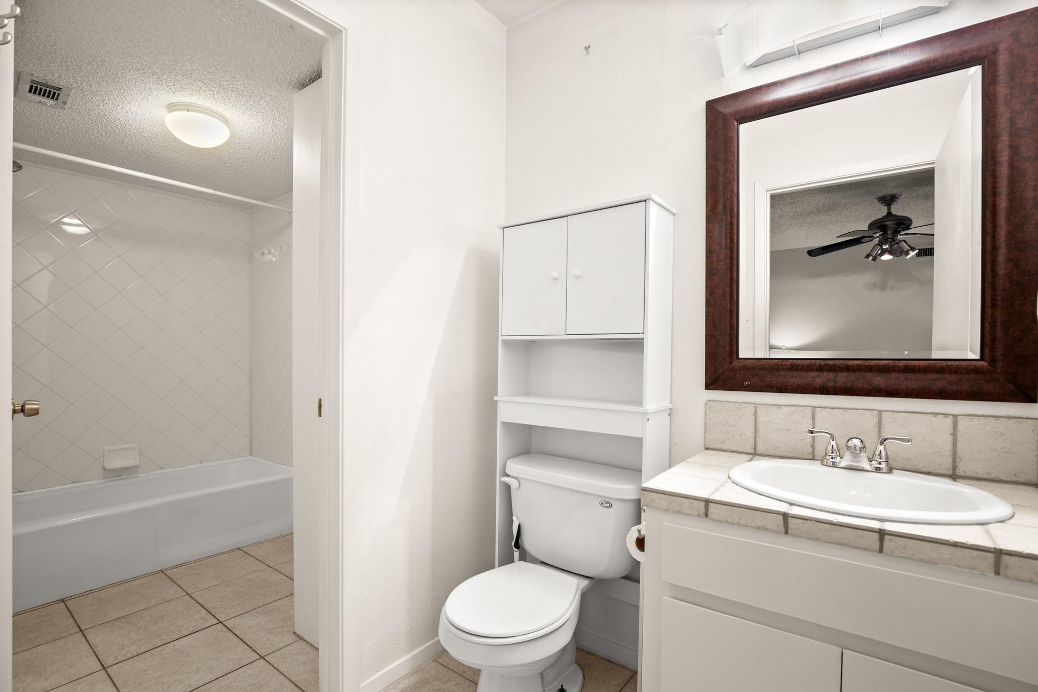 2122 Hancock Dr # 110, Austin, TX 78756