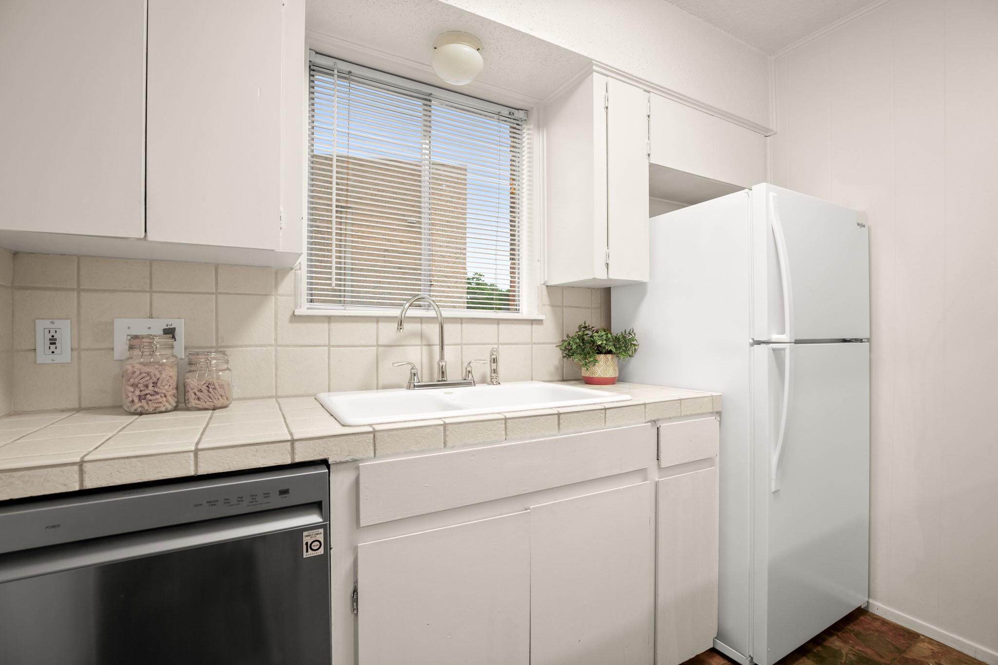 2122 Hancock Dr # 110, Austin, TX 78756