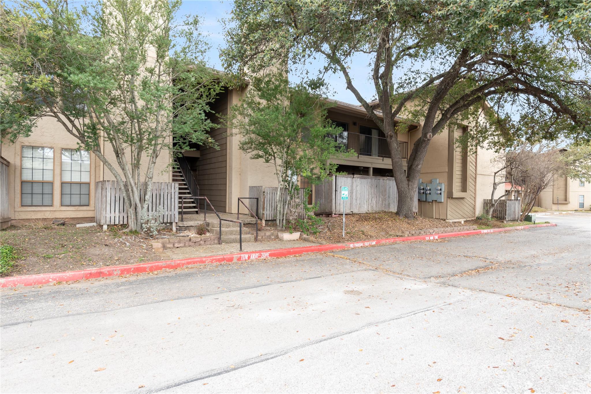 1202 Thorpe Ln # 216, San Marcos, TX 78666