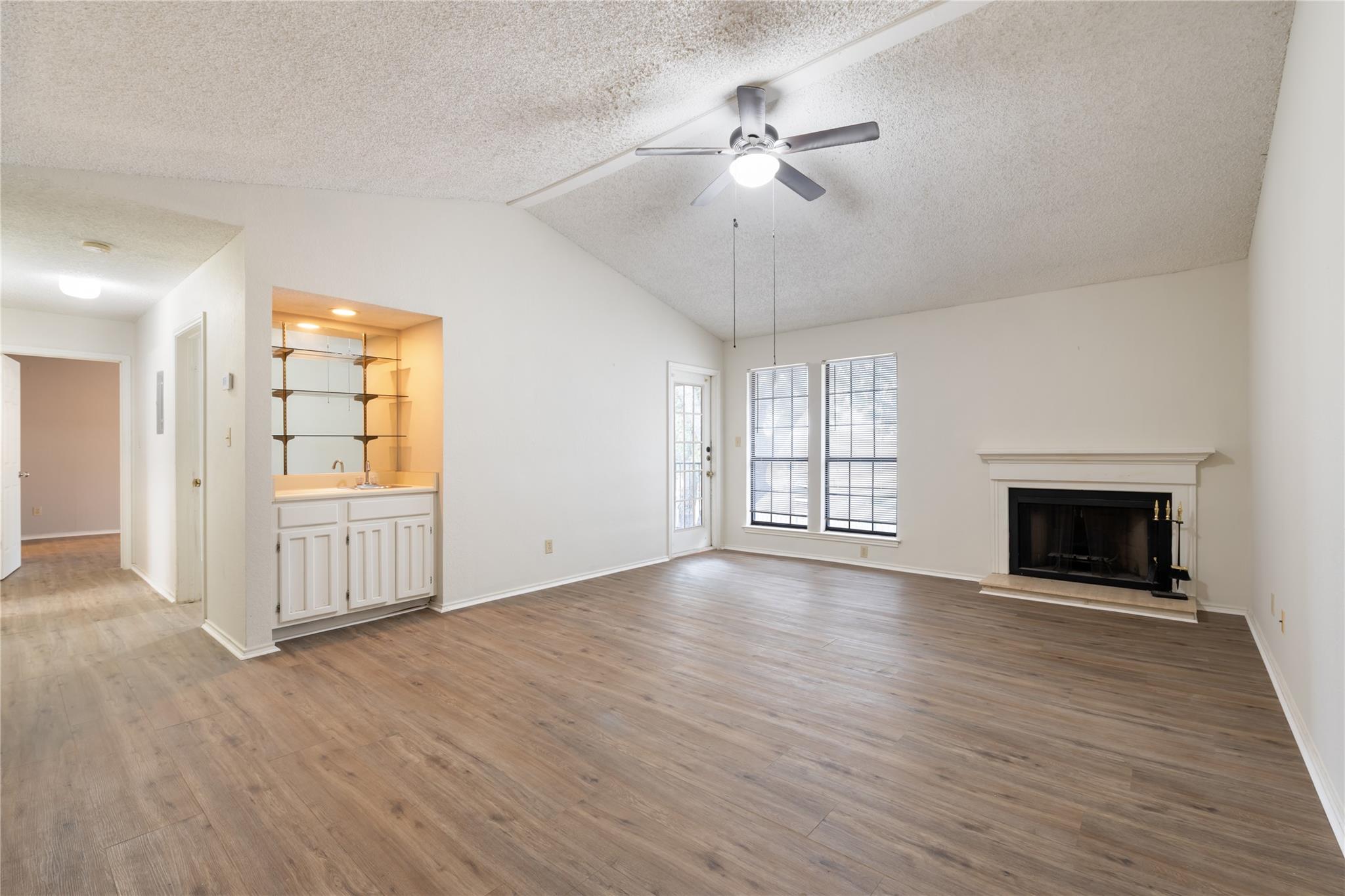 1202 Thorpe Ln # 216, San Marcos, TX 78666