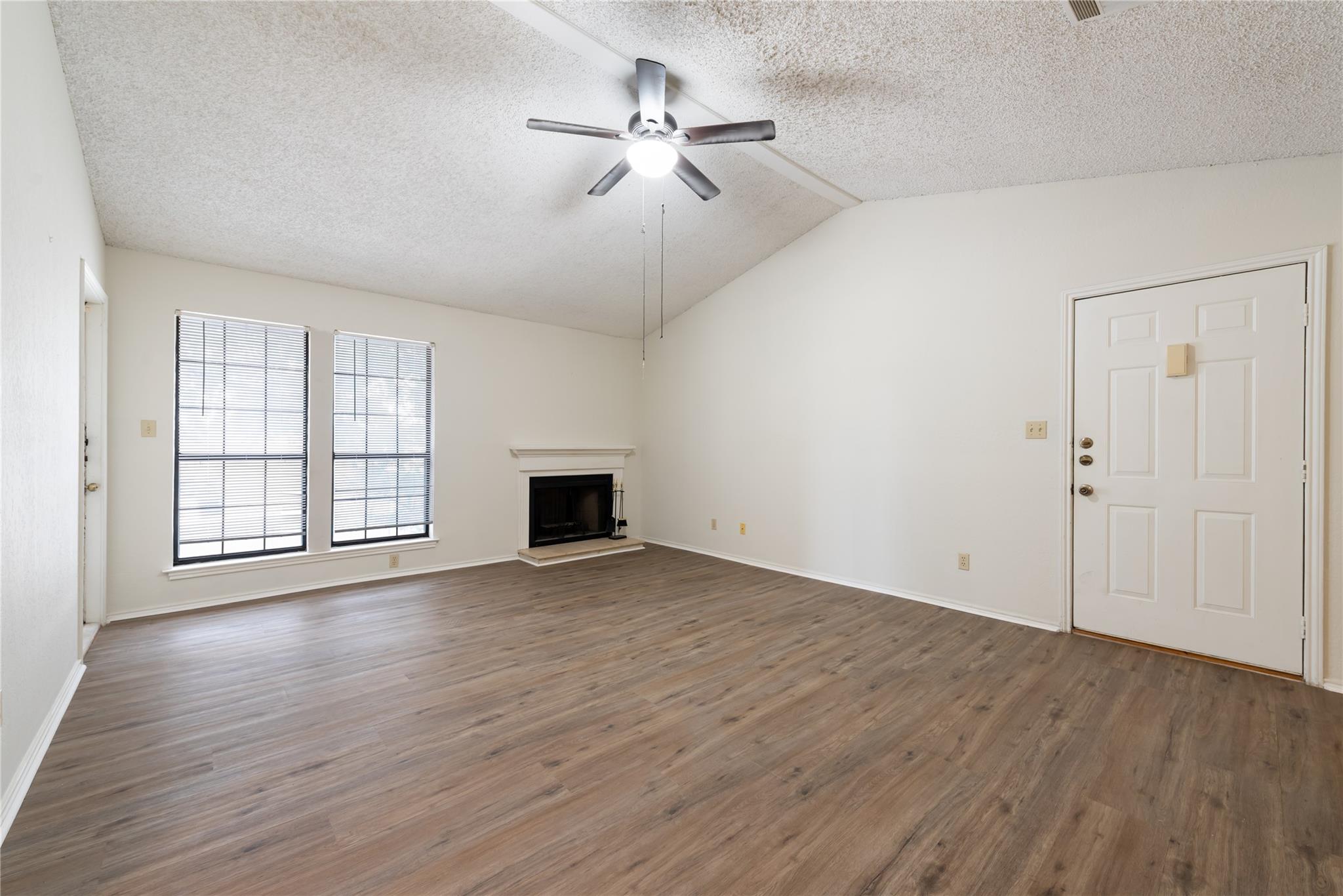 1202 Thorpe Ln # 216, San Marcos, TX 78666