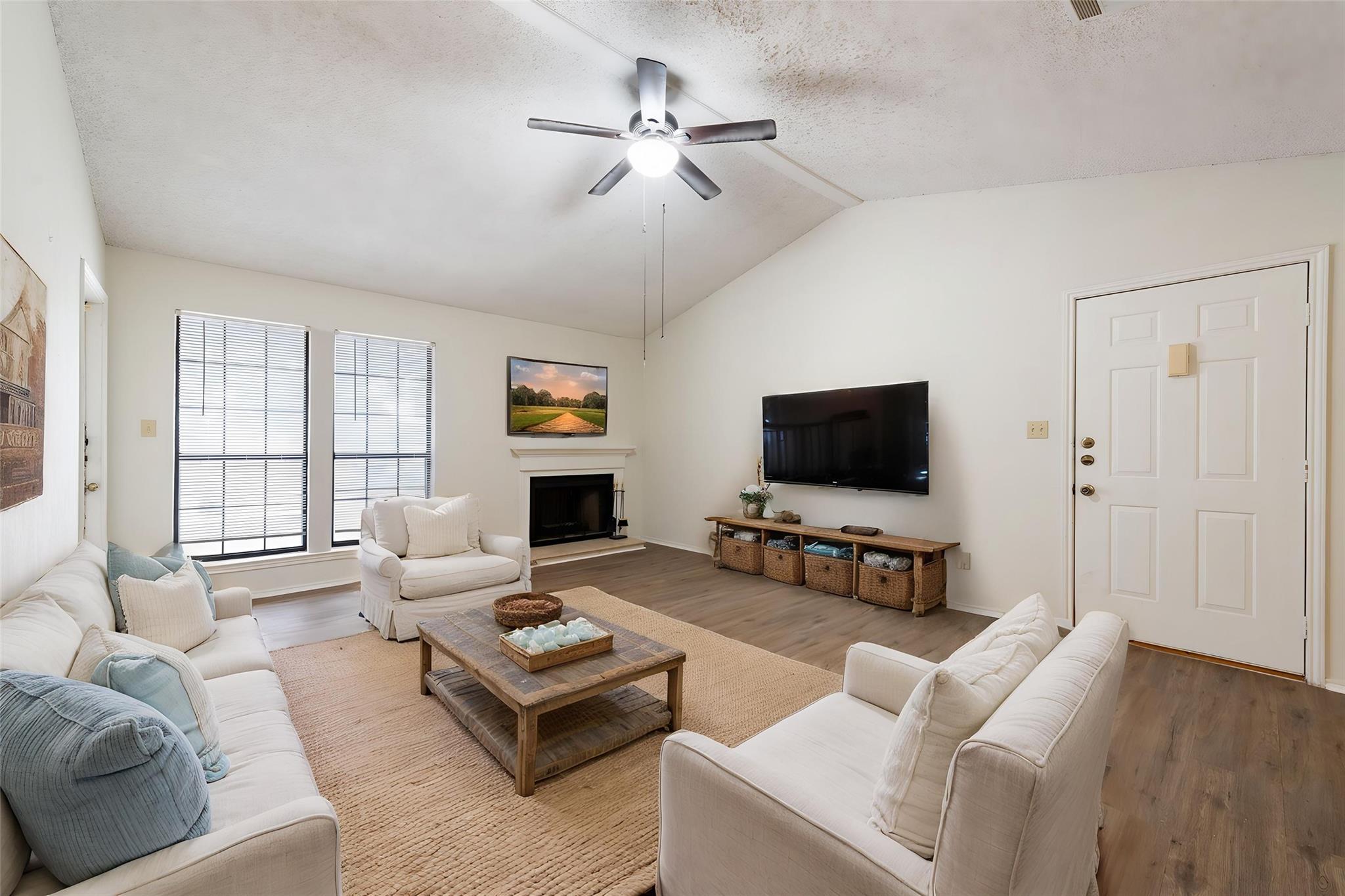 1202 Thorpe Ln # 216, San Marcos, TX 78666