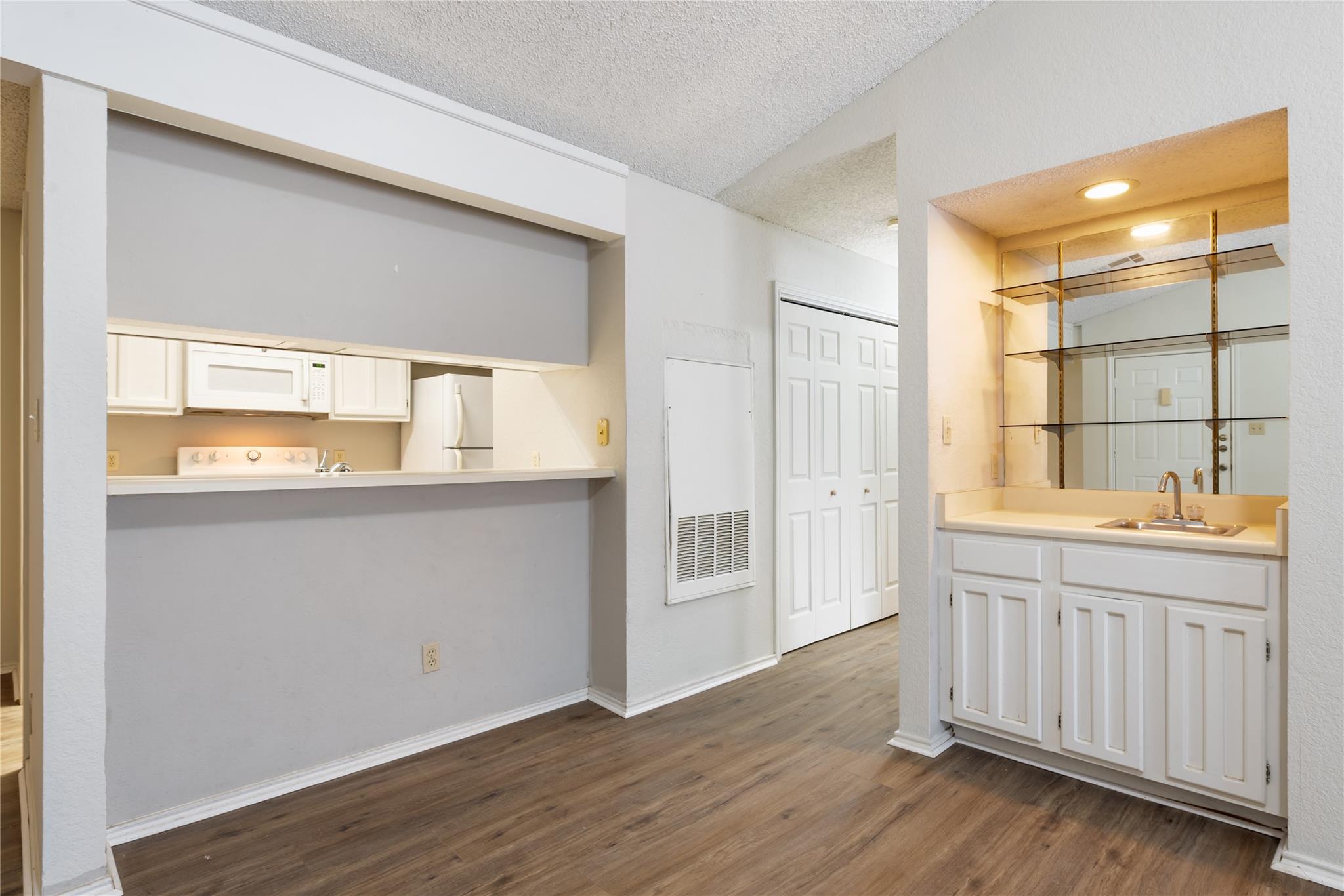 1202 Thorpe Ln # 216, San Marcos, TX 78666