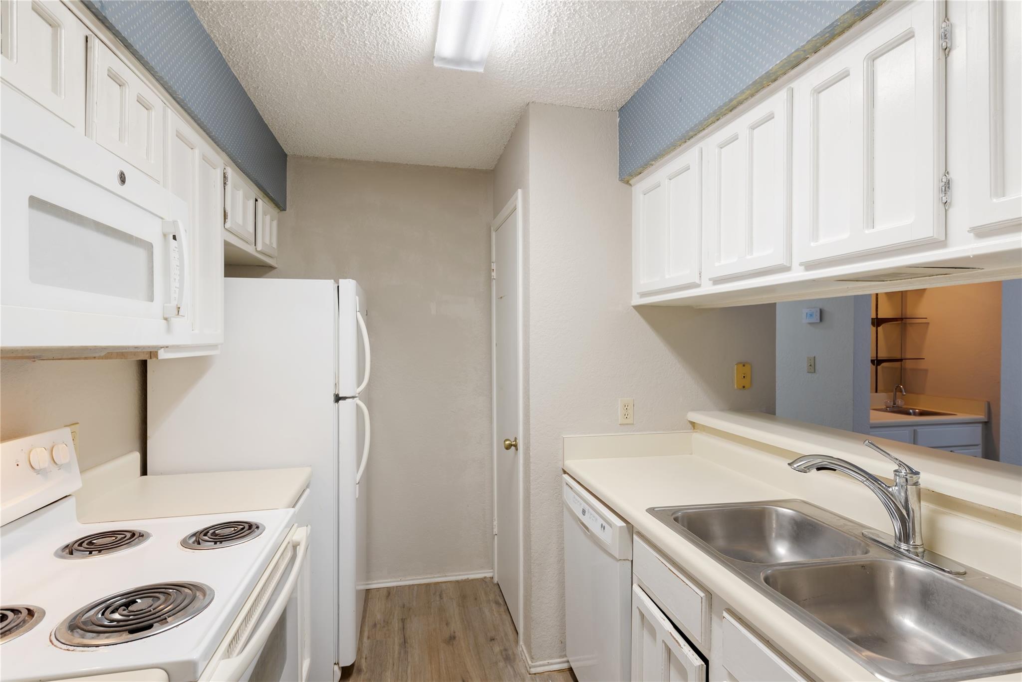 1202 Thorpe Ln # 216, San Marcos, TX 78666