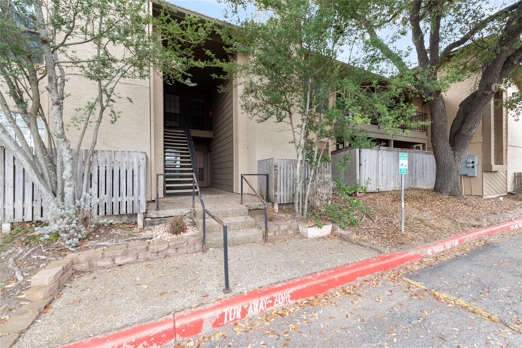 1202 Thorpe Ln # 216, San Marcos, TX 78666