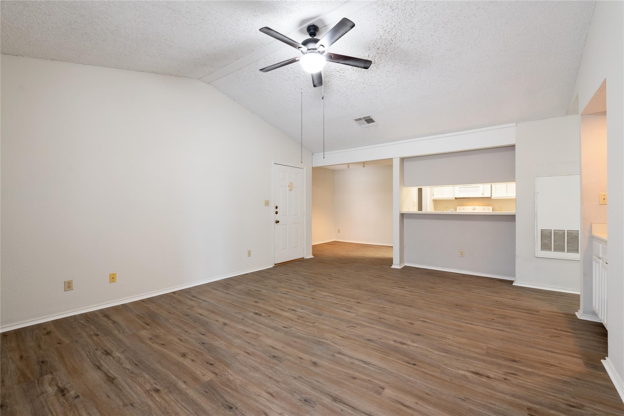 1202 Thorpe Ln # 216, San Marcos, TX 78666