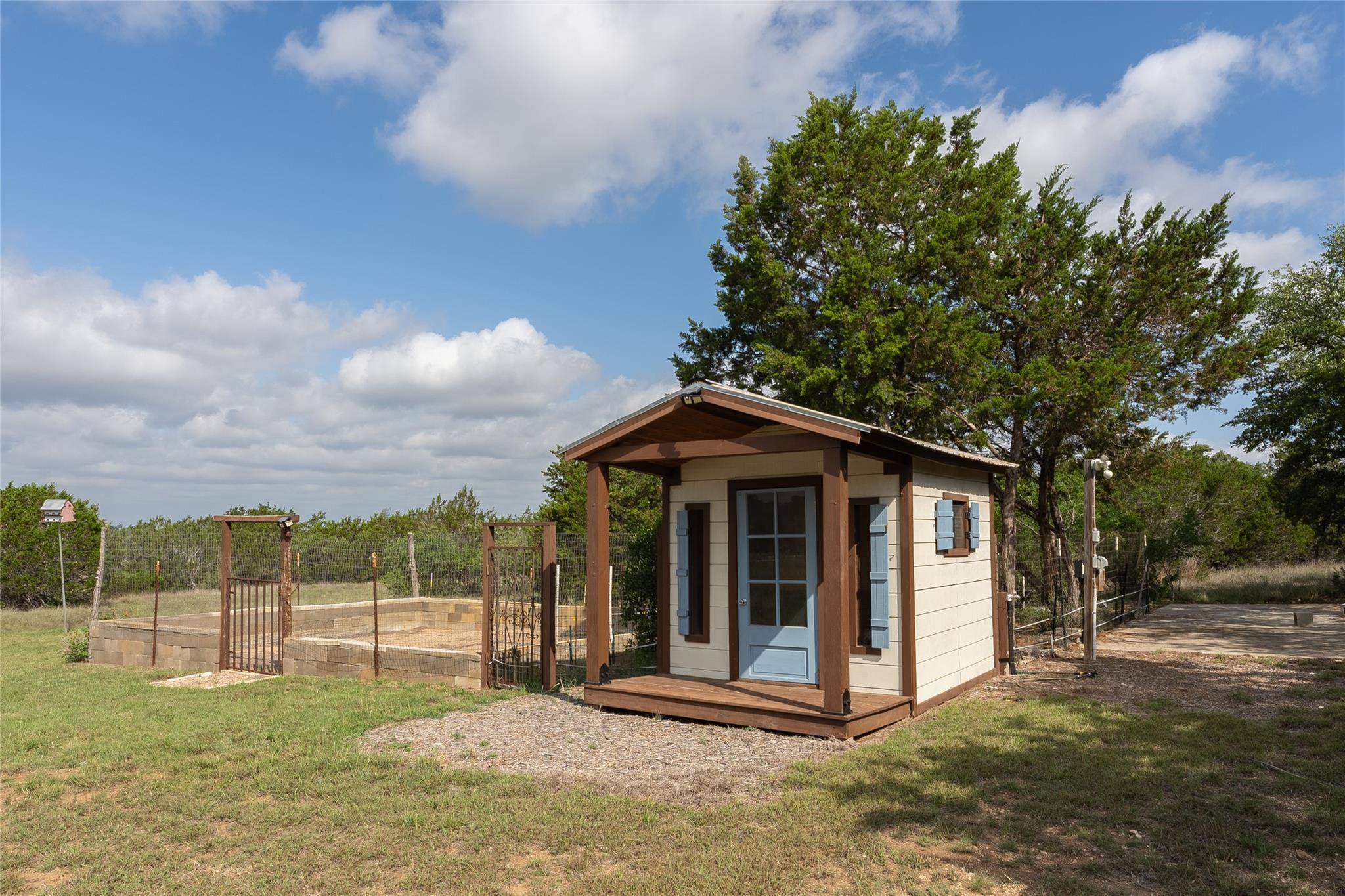 424 Hidden Creek Dr, Dripping Springs, TX 78620